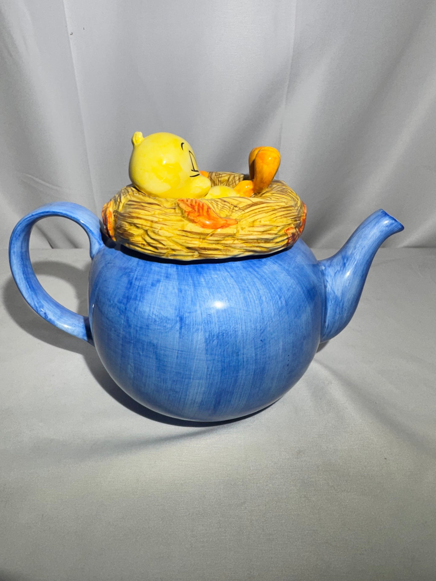 Looney Tunes Tweety Bird Teapot – Warner Bros. 1998 – No Chips or Cracks