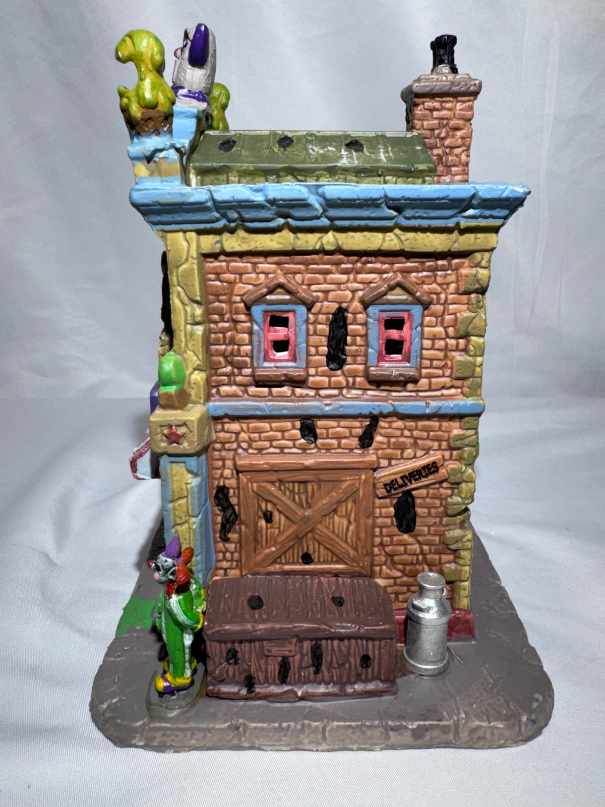 Lemax Spooky Town Frosty’s Ice Scream Shop #25370 – Retired 2012–2015 – Original Box