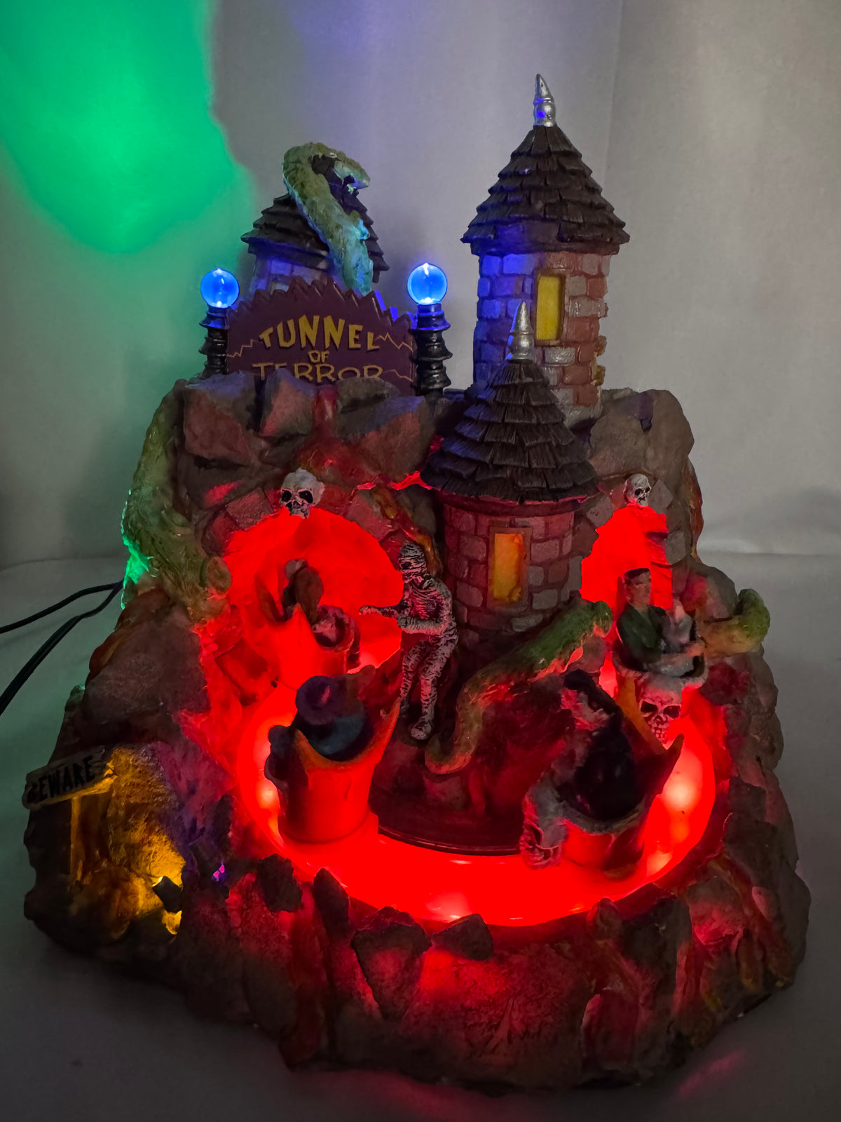 Lemax Spooky Town Tunnel of Terror #84771 – Retired 2008–2018 – Animated & Musical