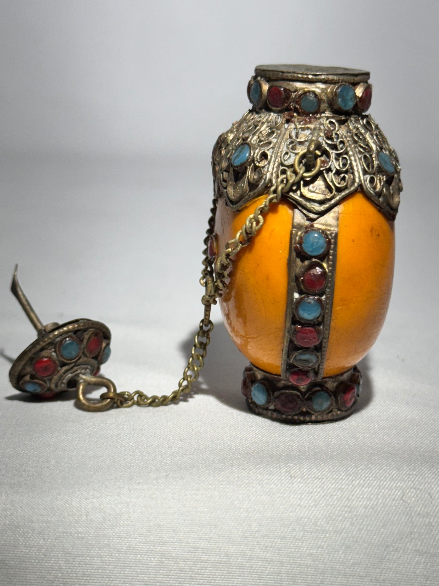 Antique Tibetan Silver Snuff Bottle with Coral and Turquoise Inlay – Ornate Metalwork & Chain Stopper