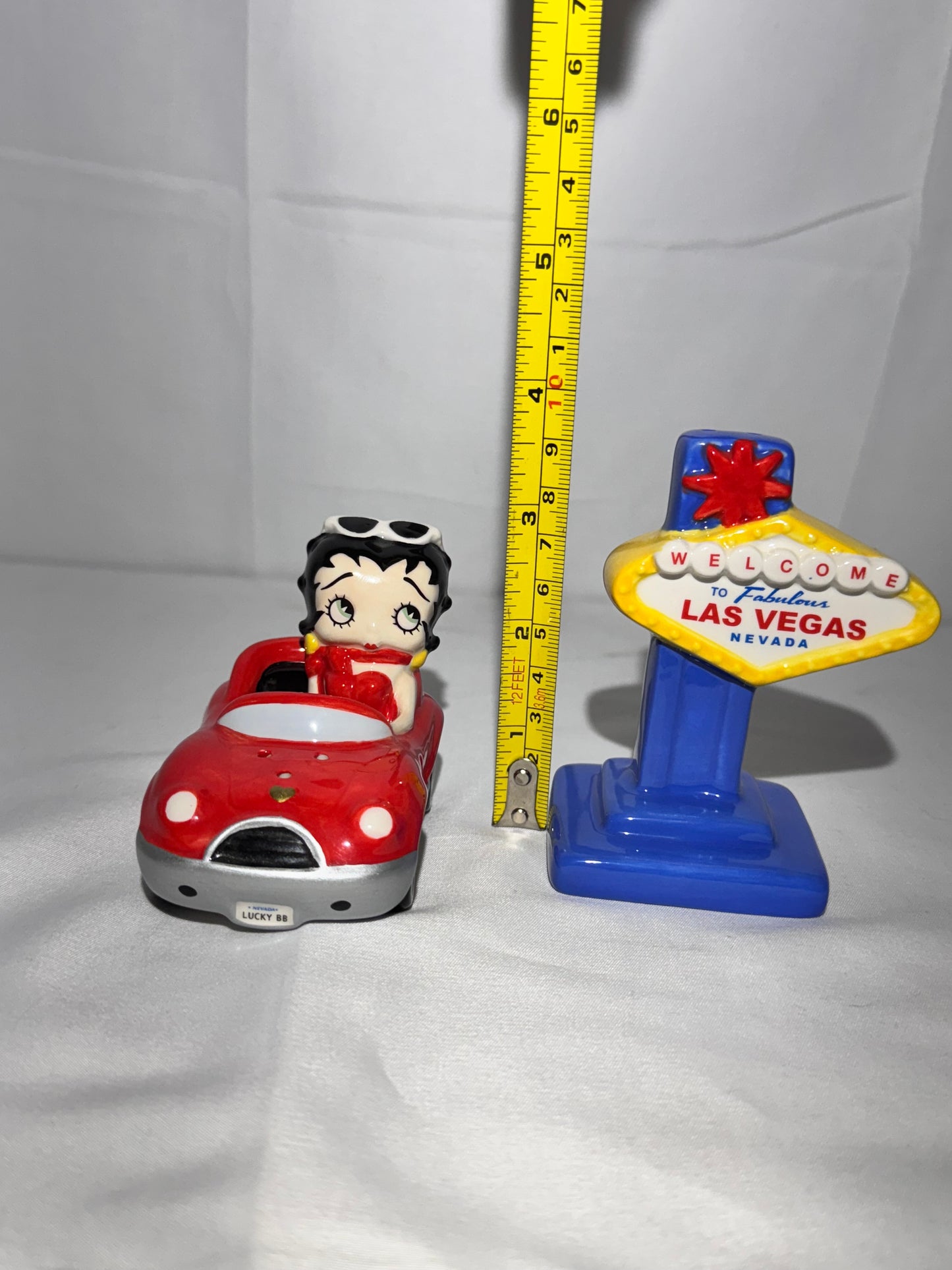 V intage 2008 Betty Boop Salt & Pepper Shaker Set – Betty in Red Corvette & Las Vegas Sign by Vandor