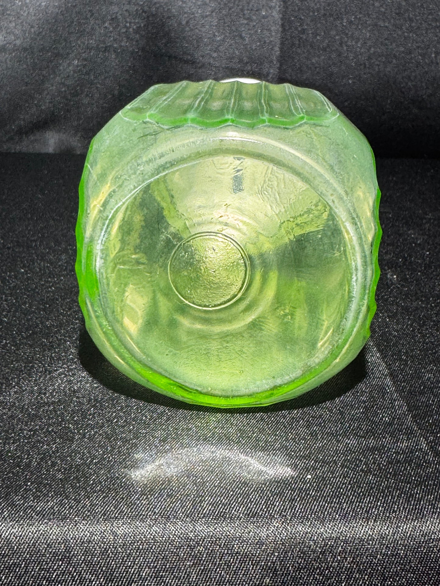 Vintage Anchor Hocking Uranium Glass Hoosier Shaker Ribbed Green Glass w/ Metal Lid