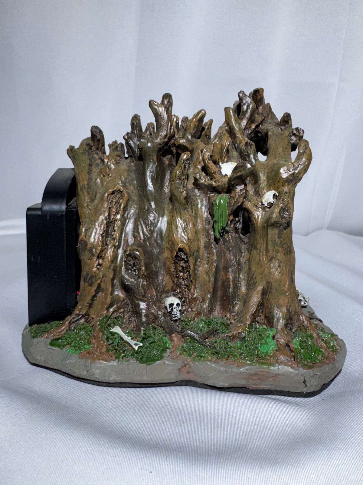 Lemax Spooky Town Haunted Grove #64423 – Lighted & Animated Halloween Table Accent
