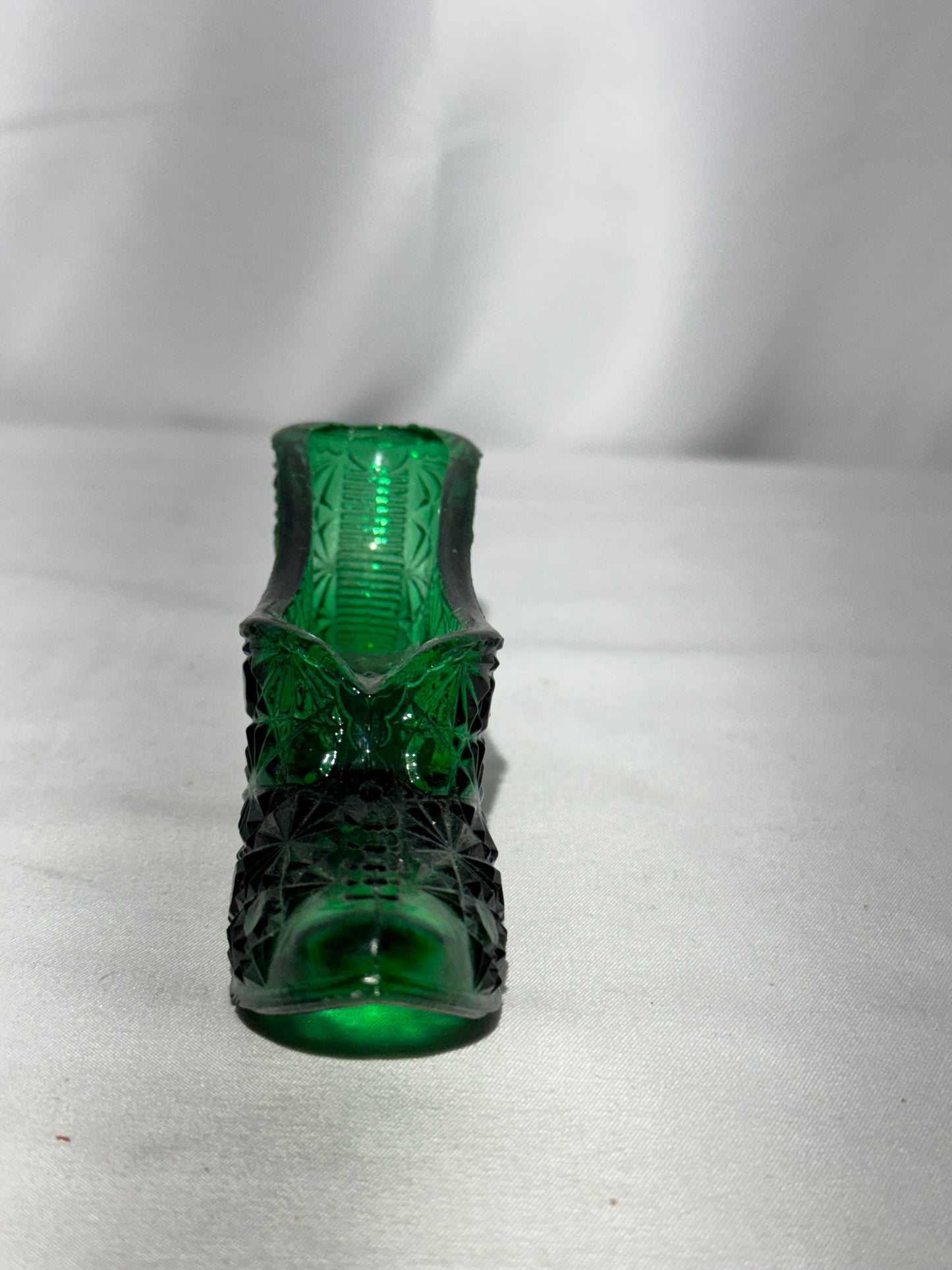 Fenton Art Glass Daisy & Button Slipper Figurine – Emerald / Forest Green