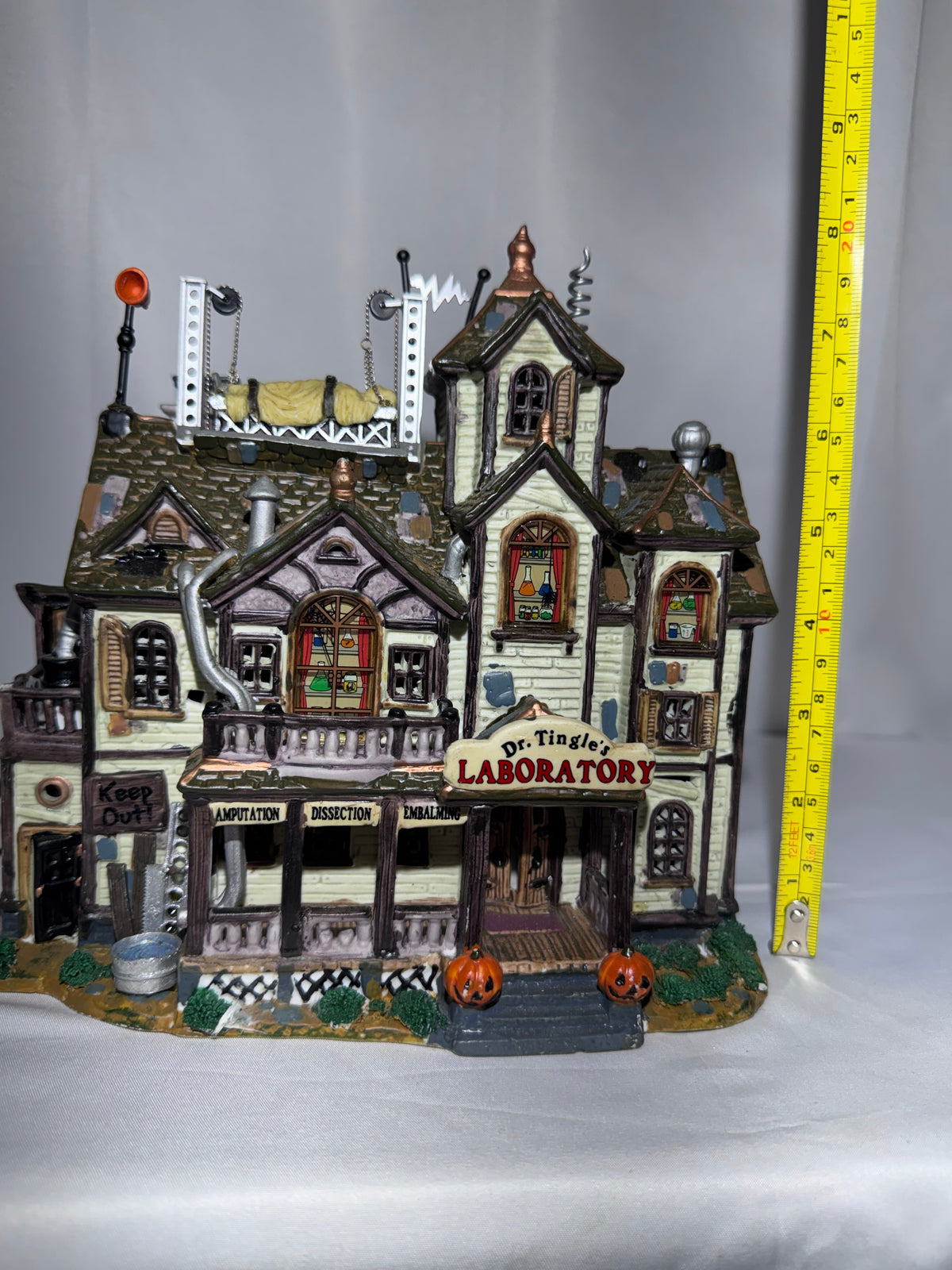 Lemax Spooky Town Dr. Tingle’s Laboratory #05487 – Retired 2000–2008 – Parts/Repair
