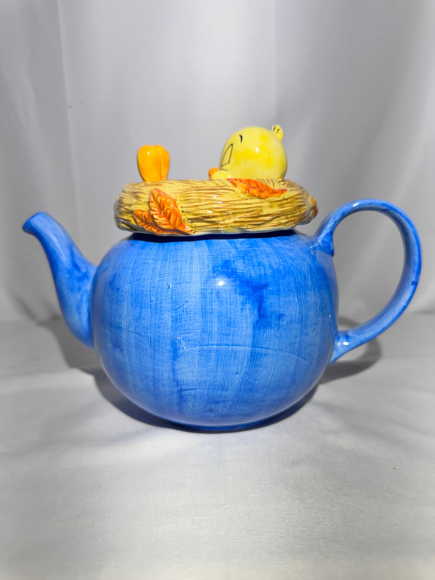 Looney Tunes Tweety Bird Teapot – Warner Bros. 1998 – No Chips or Cracks