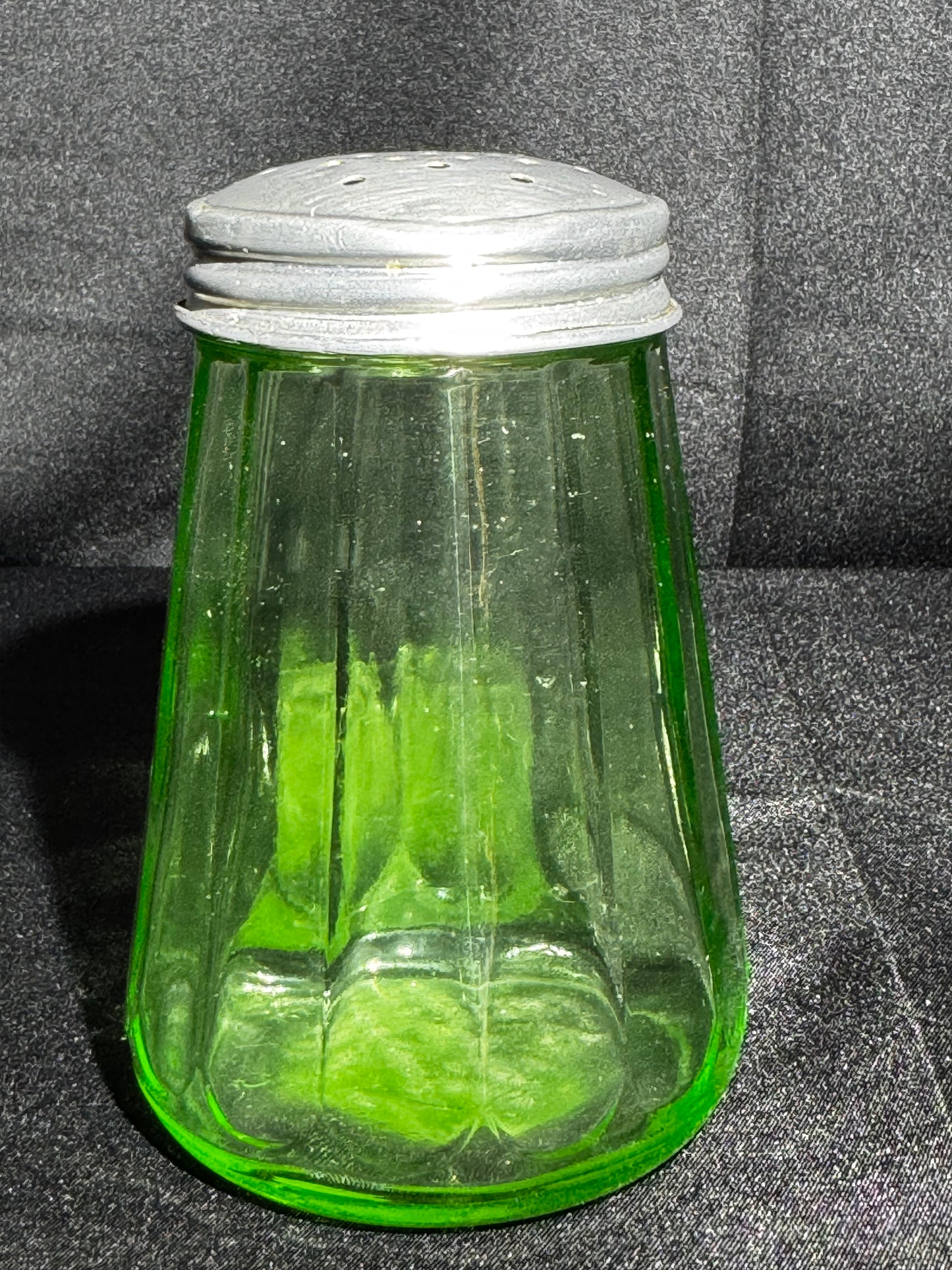 Vintage Uranium Jeanette Green Depression Glass Shaker 2051-5
