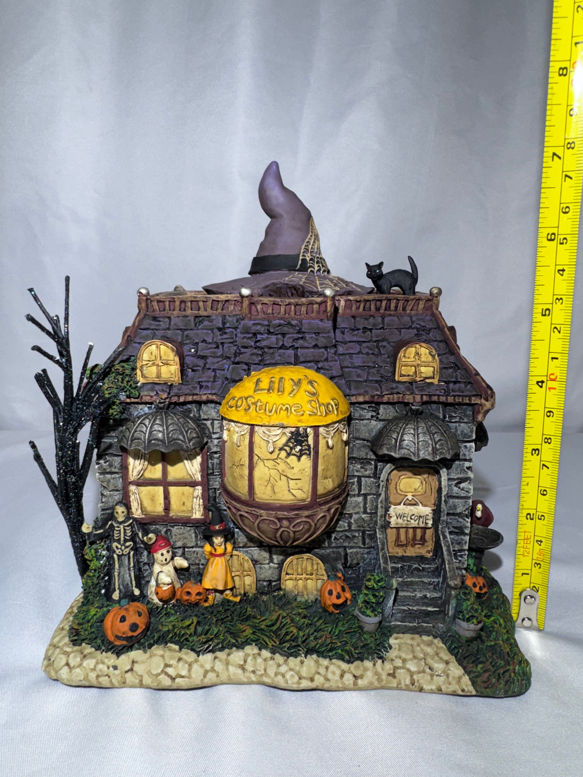 Hawthorne Village The Munsters Lily’s Costume Shop – A2296 – 2005 Halloween Village