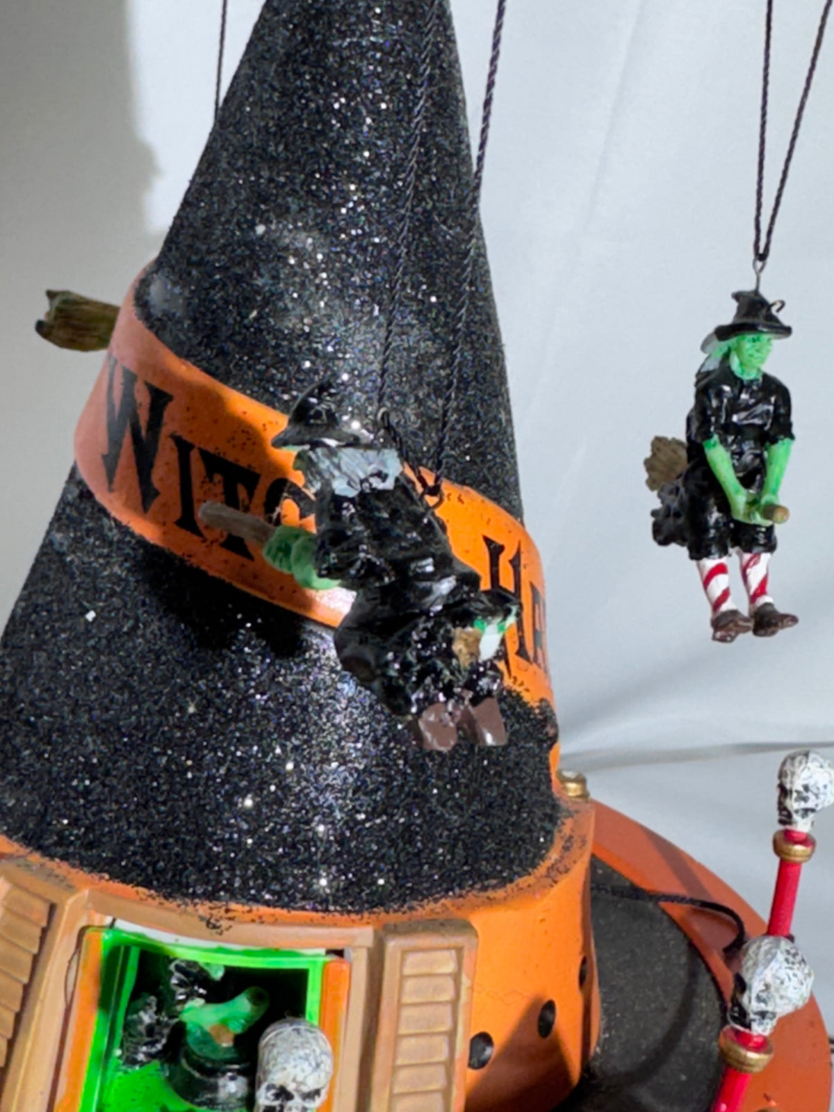 Lemax Spooky Town Witch’s Hat Carnival Ride #84744 – Retired 2008 – Halloween Village