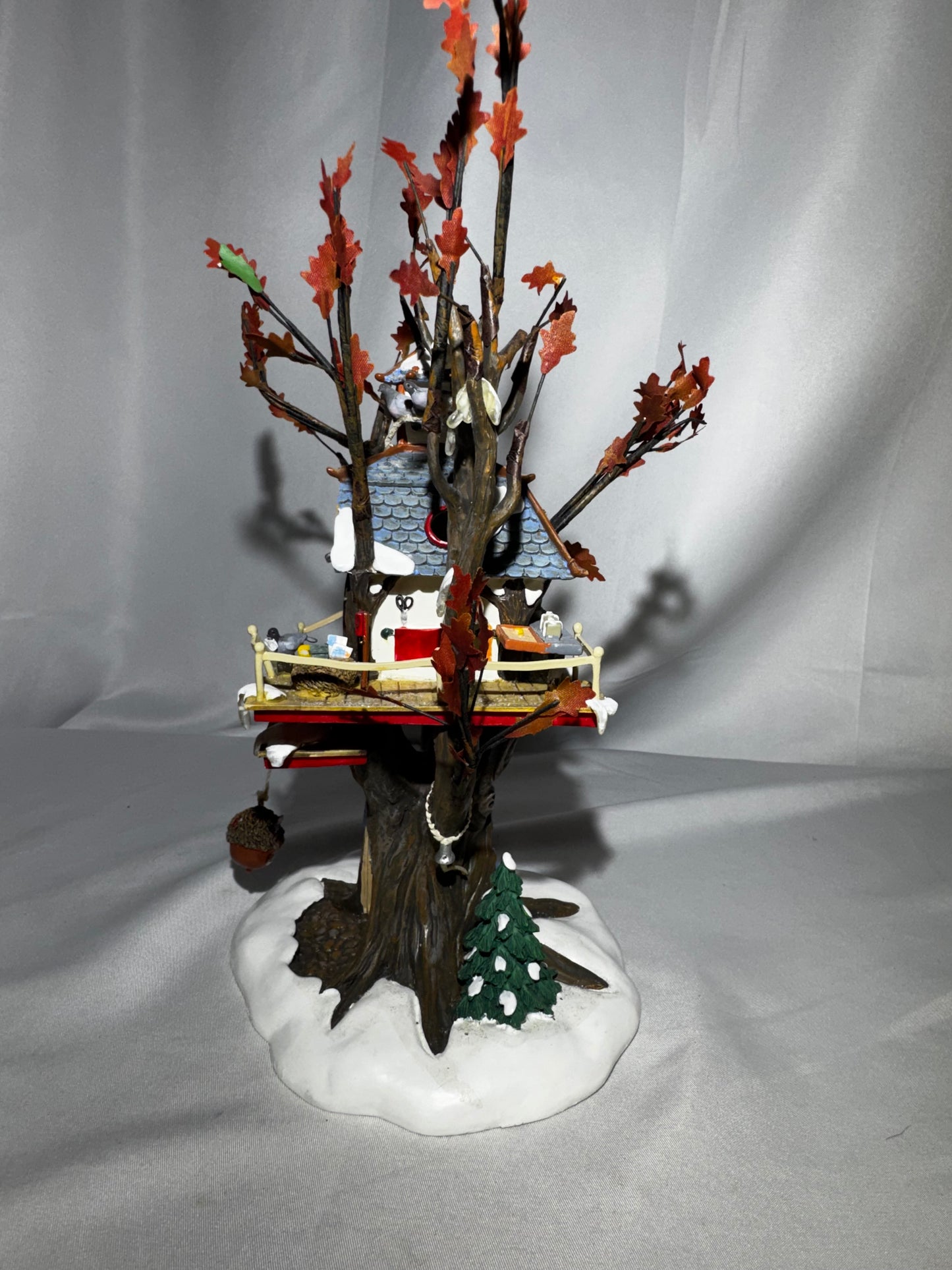 Department 56 North Pole Woods “Oakwood Post Office Branch” Lighted Treehouse – Retired Collectible