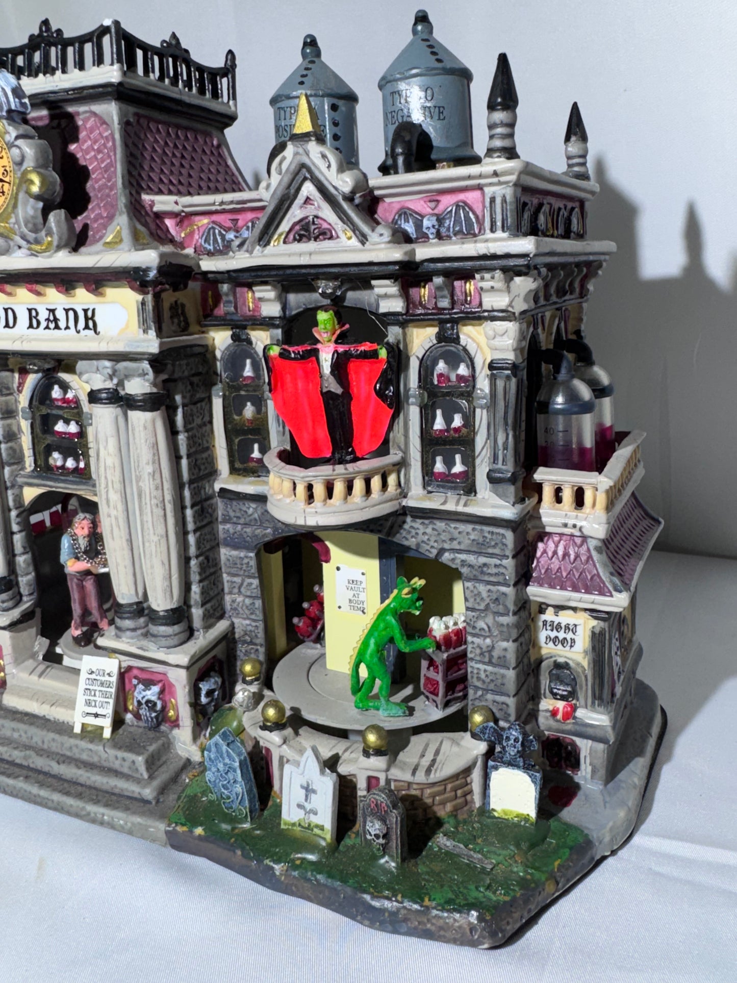 Lemax Spooky Town The Blood Bank #55239 – Retired 2005 – Animated & Lighted