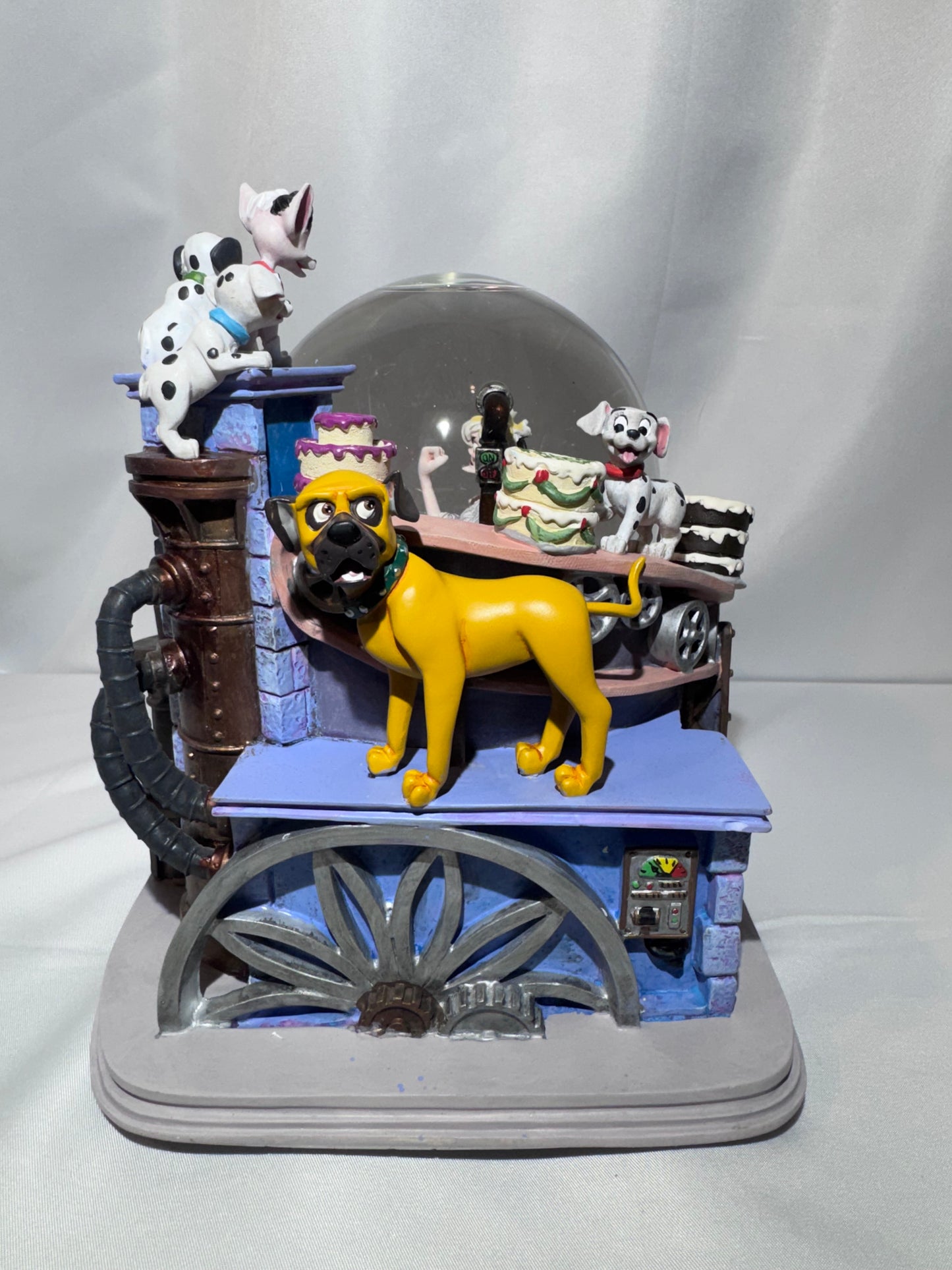 Disney 101/102 Dalmatians Cake Fiasco Musical Snow Globe Cruella Retired w/ Box
