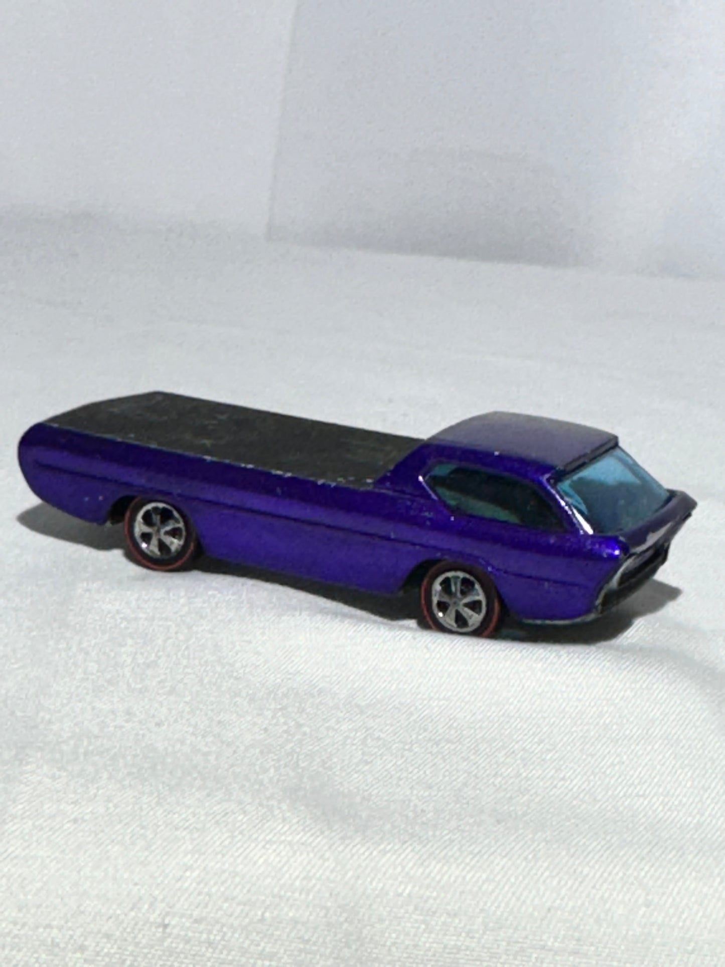 Vintage Hot Wheels Redline Deora – 1967 Original– Spectraflame Purple