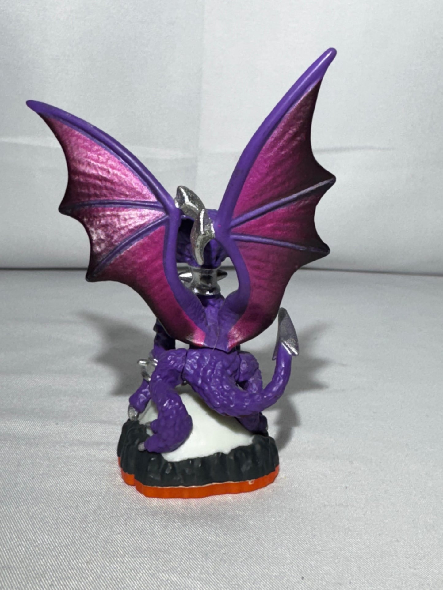Skylanders Giants Cynder Series 2 Undead Dragon Figure Activision