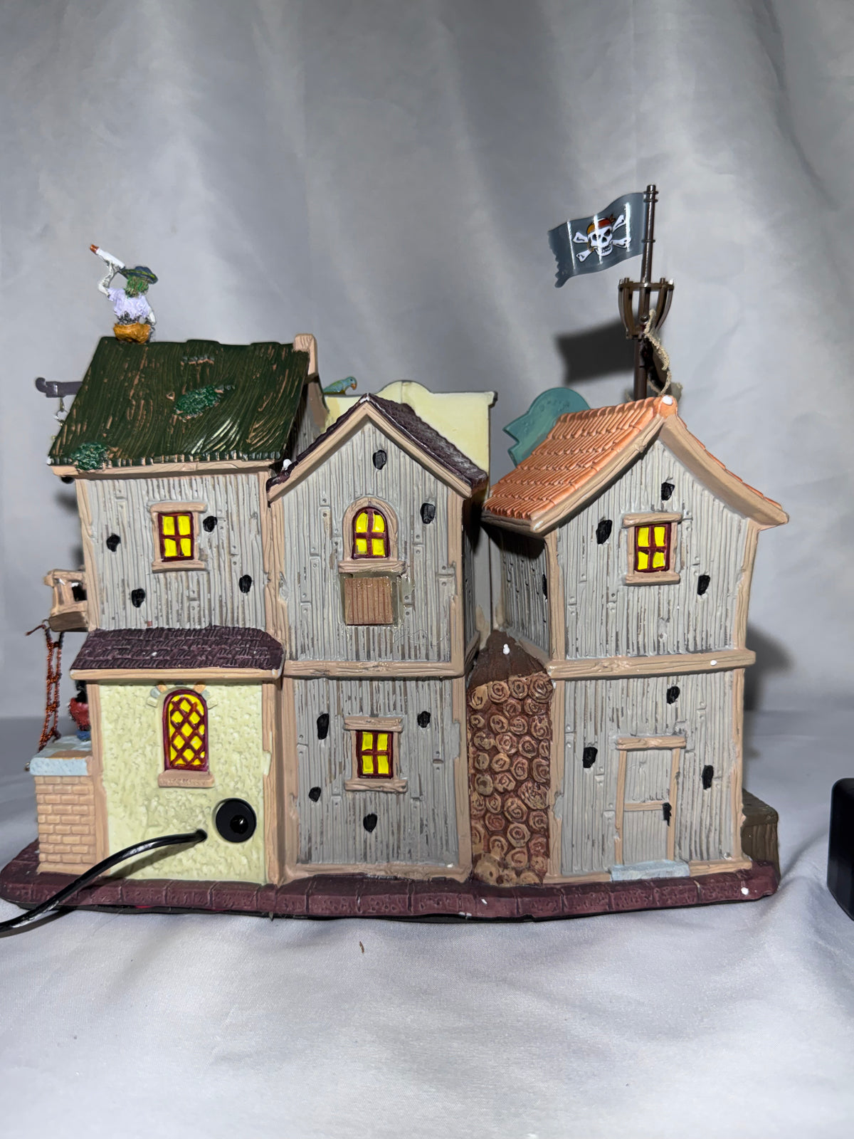 Lemax Spooky Town Pirates Pub & Grub #85666 – Retired Halloween Village – Original Box