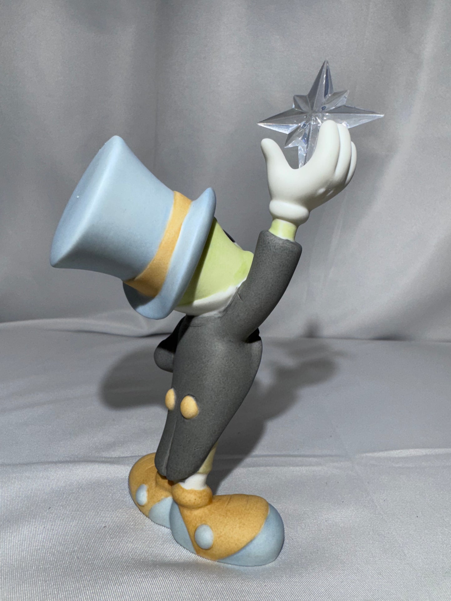 Precious Moments Disney Jiminy Cricket Reach For The Stars Figurine #114704 2011