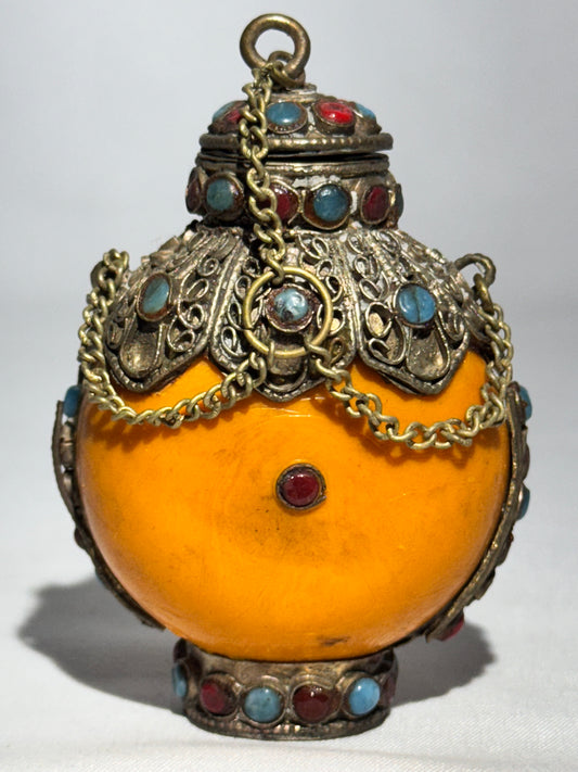 Antique Tibetan Silver Snuff Bottle with Coral and Turquoise Inlay – Ornate Metalwork & Chain Stopper