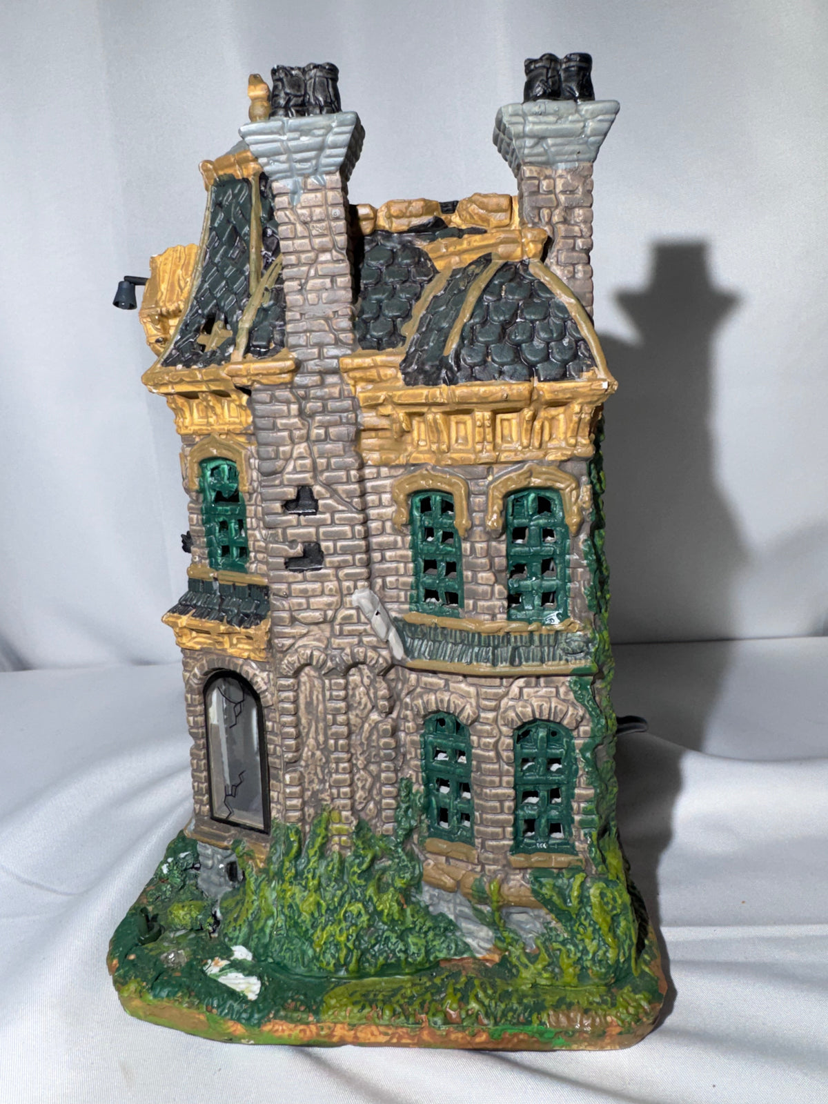 Lemax Spooky Town Withered Mansion #45662 – Retired 2014–2019 Halloween Village