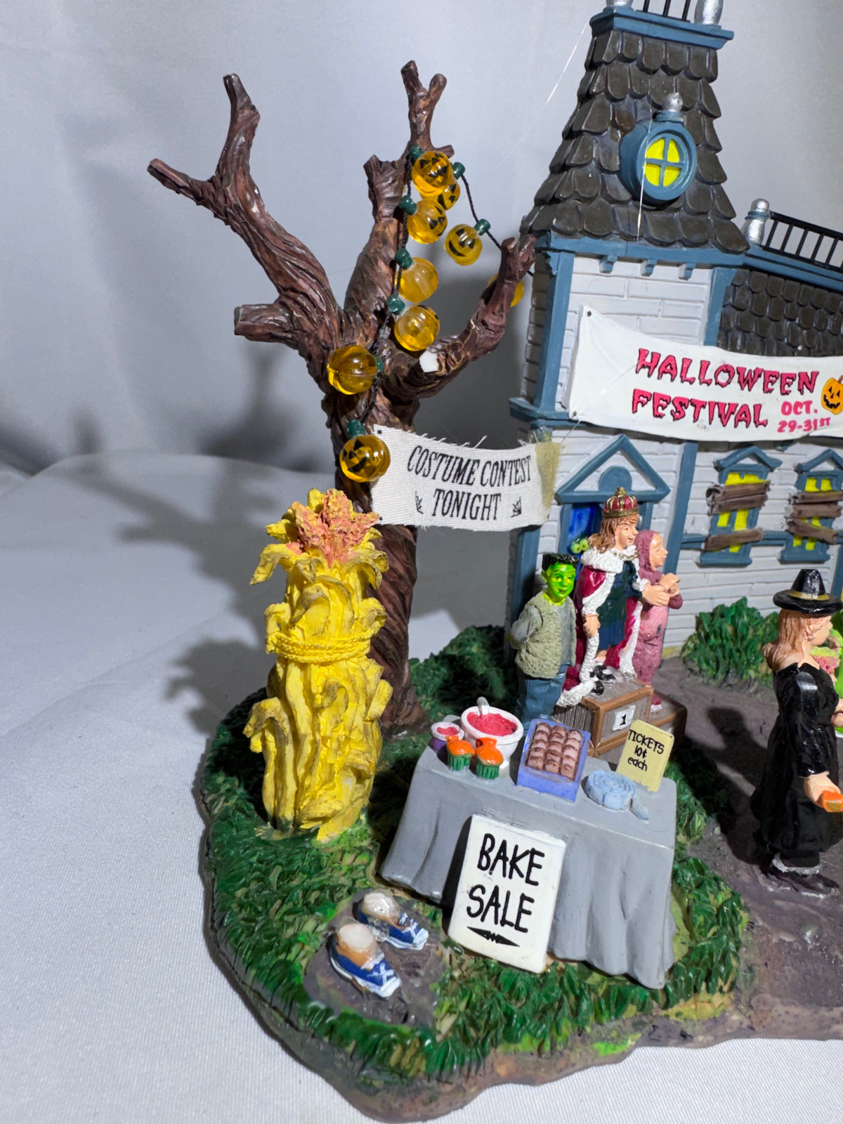 Lemax Spooky Town Halloween Festival #43422 — 2004 Retired Table Accent