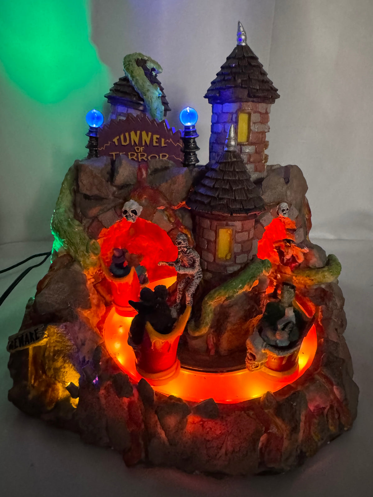 Lemax Spooky Town Tunnel of Terror #84771 – Retired 2008–2018 – Animated & Musical