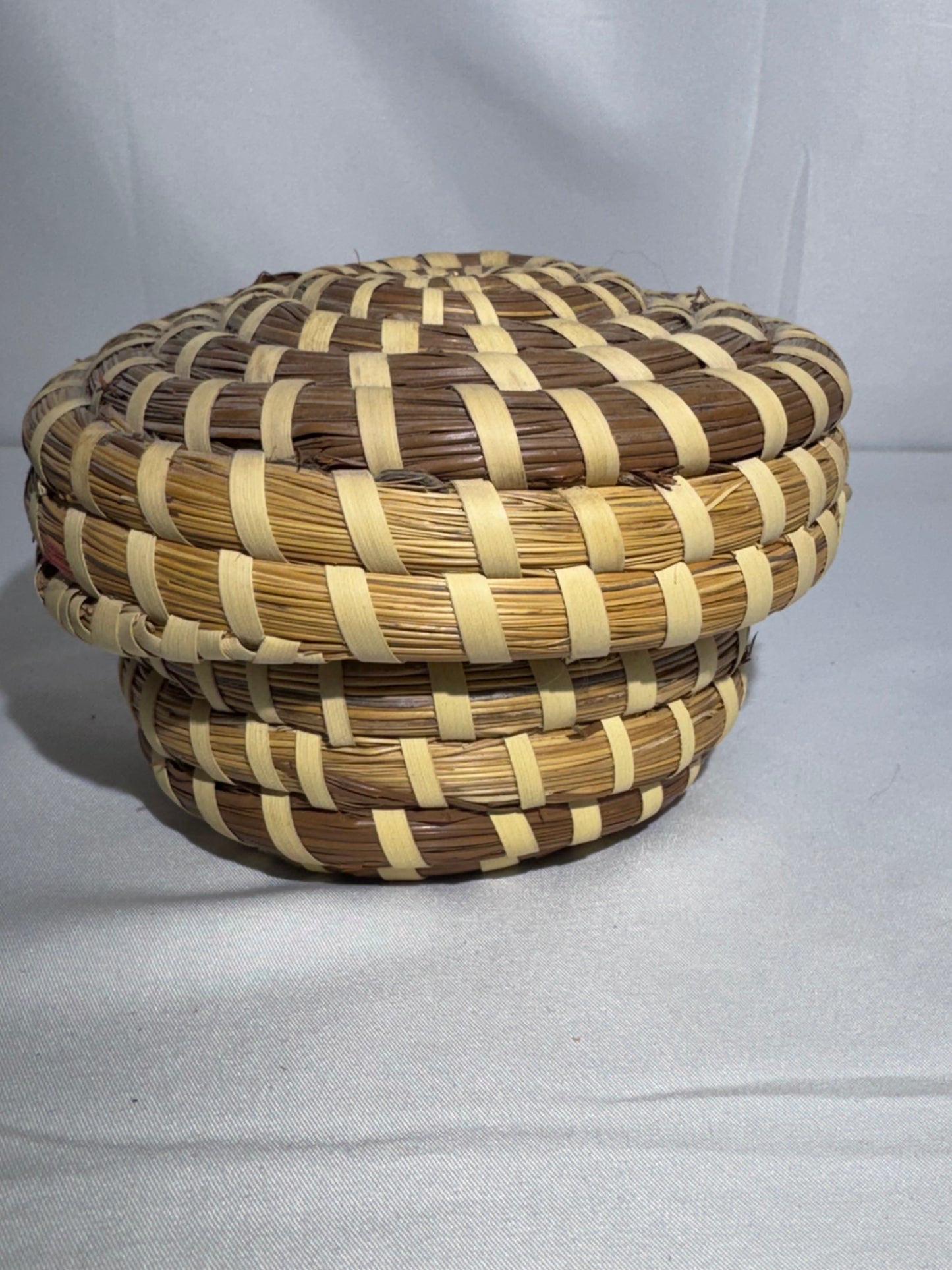 Handcrafted Gullah Sweetgrass/Pine Needle Basket with Lid –Helen Burns Charleston, SC