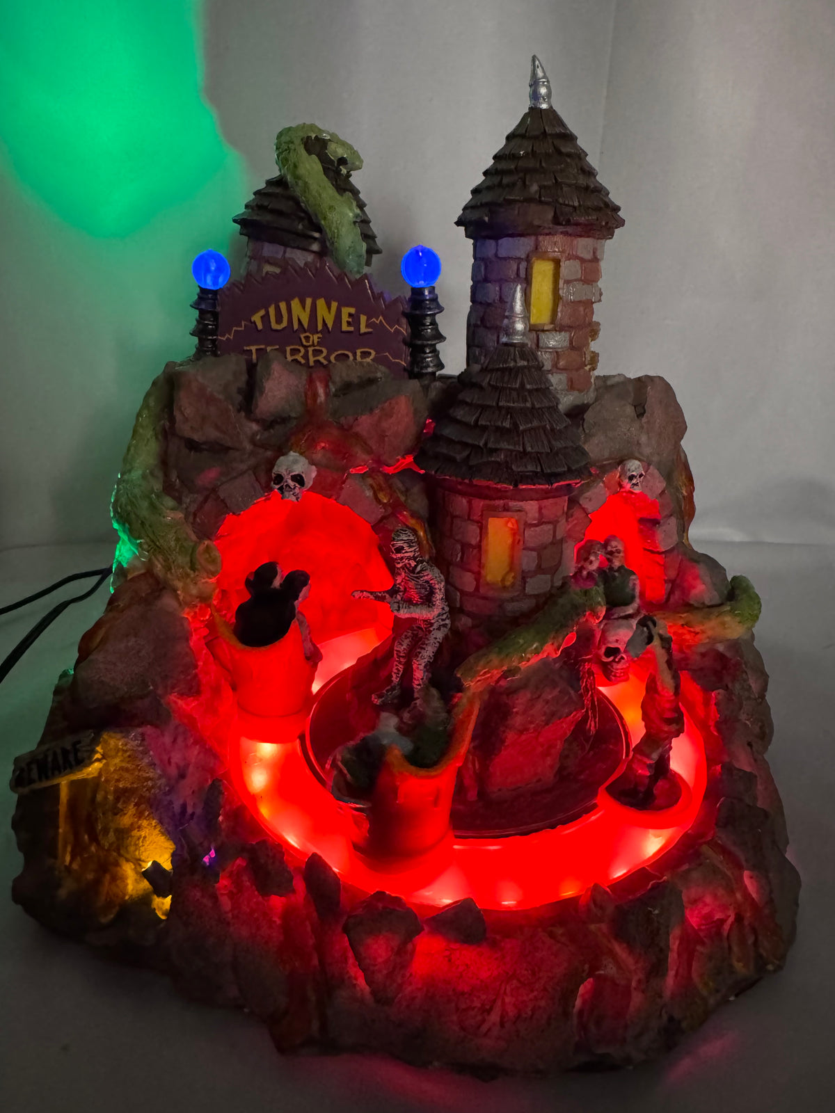 Lemax Spooky Town Tunnel of Terror #84771 – Retired 2008–2018 – Animated & Musical