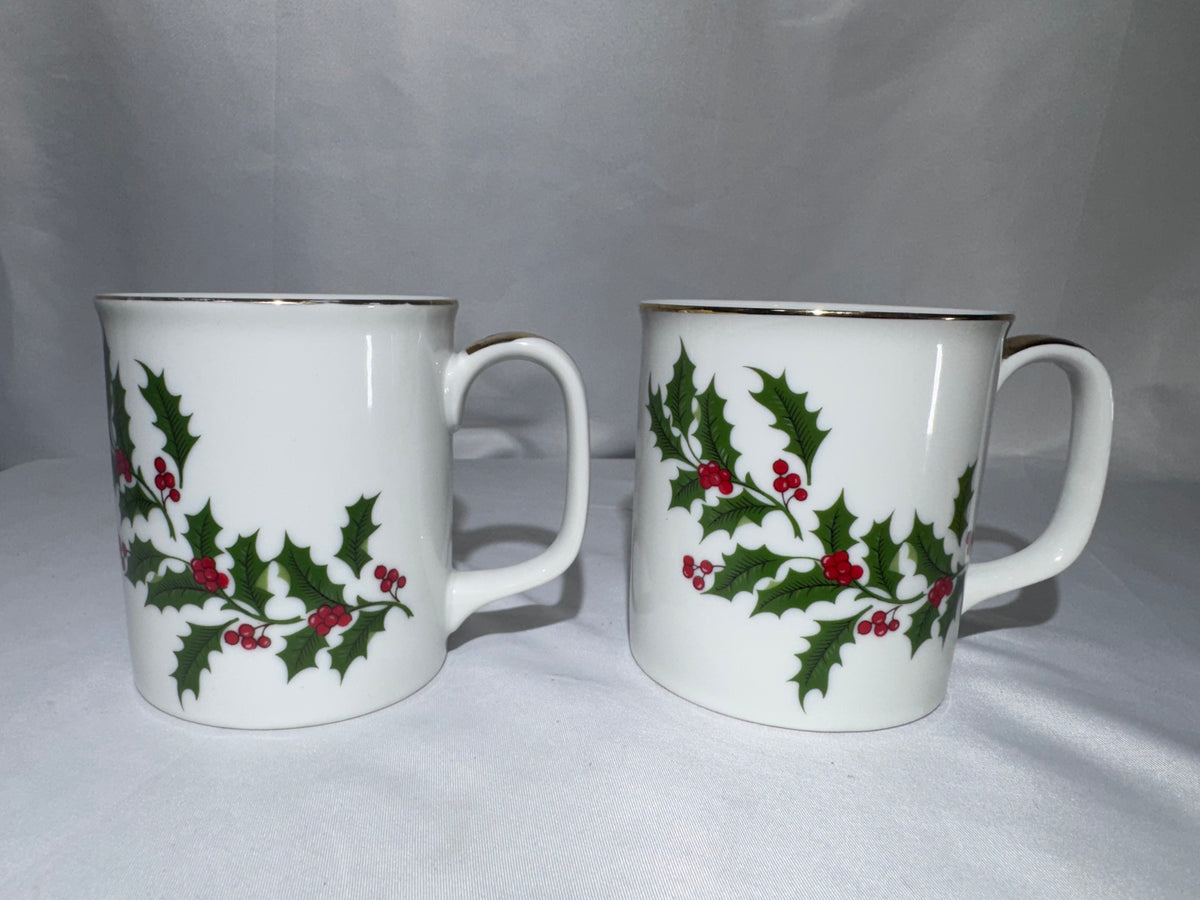 Vintage Kashima Christmas Holly Porcelain Coffee Mugs – Set of 2 – Gold Trim – Made in Japan