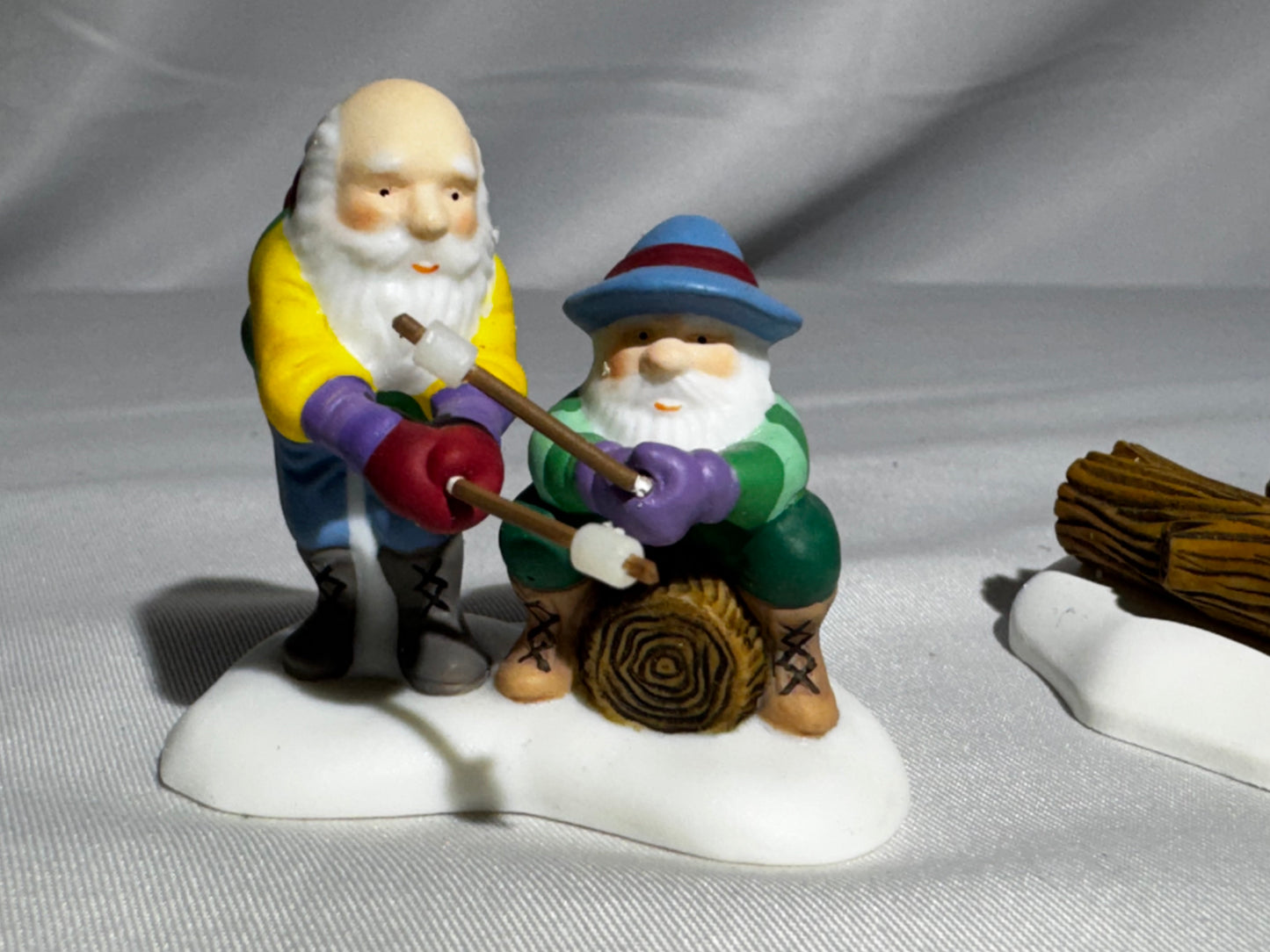 Department 56 North Pole Series – Marshmallows Around the Campfire #56.56712