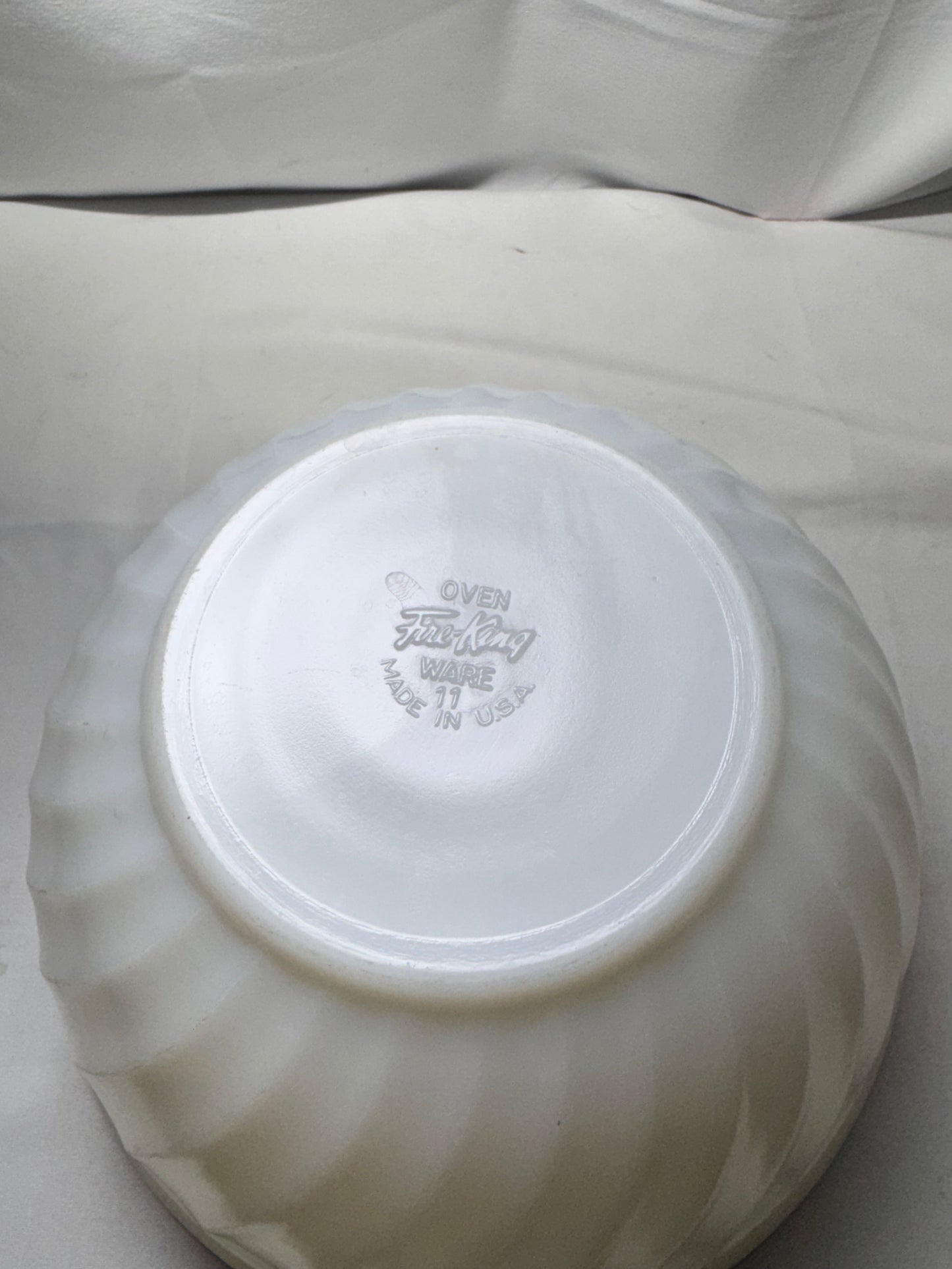 Vintage Anchor Hocking Fire-King White Swirl Milk Glass Nesting Mixing Bowls – Set of 5