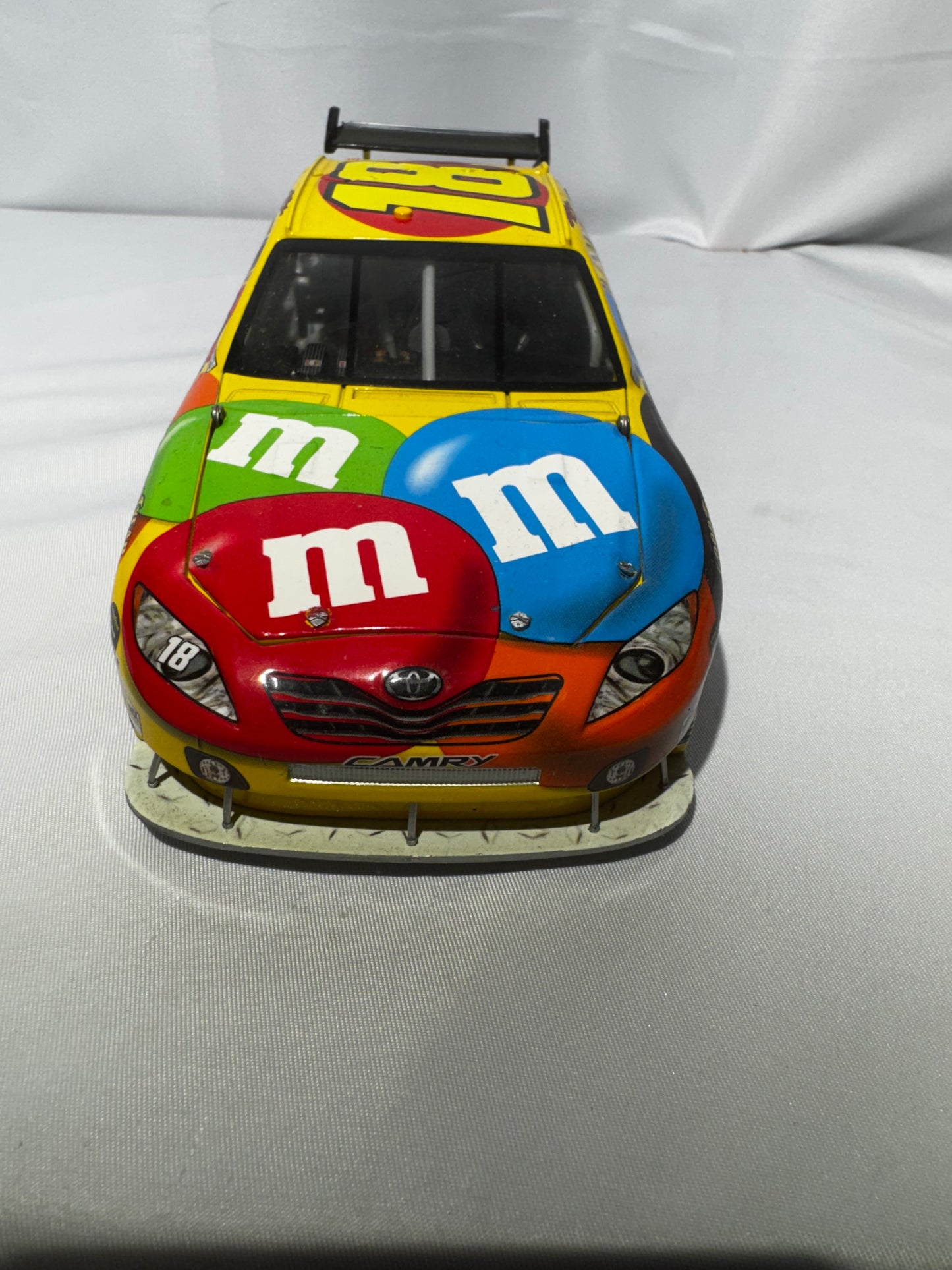 2009 Kyle Busch #18 M&M’s Toyota Camry 1:24 Action Platinum Series Diecast w/ Box
