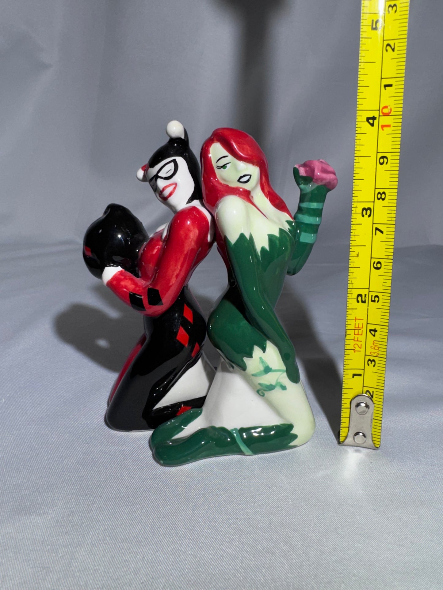 2014 Westland DC Comics Harley Quinn Poison Ivy Magnetic Salt Pepper Set