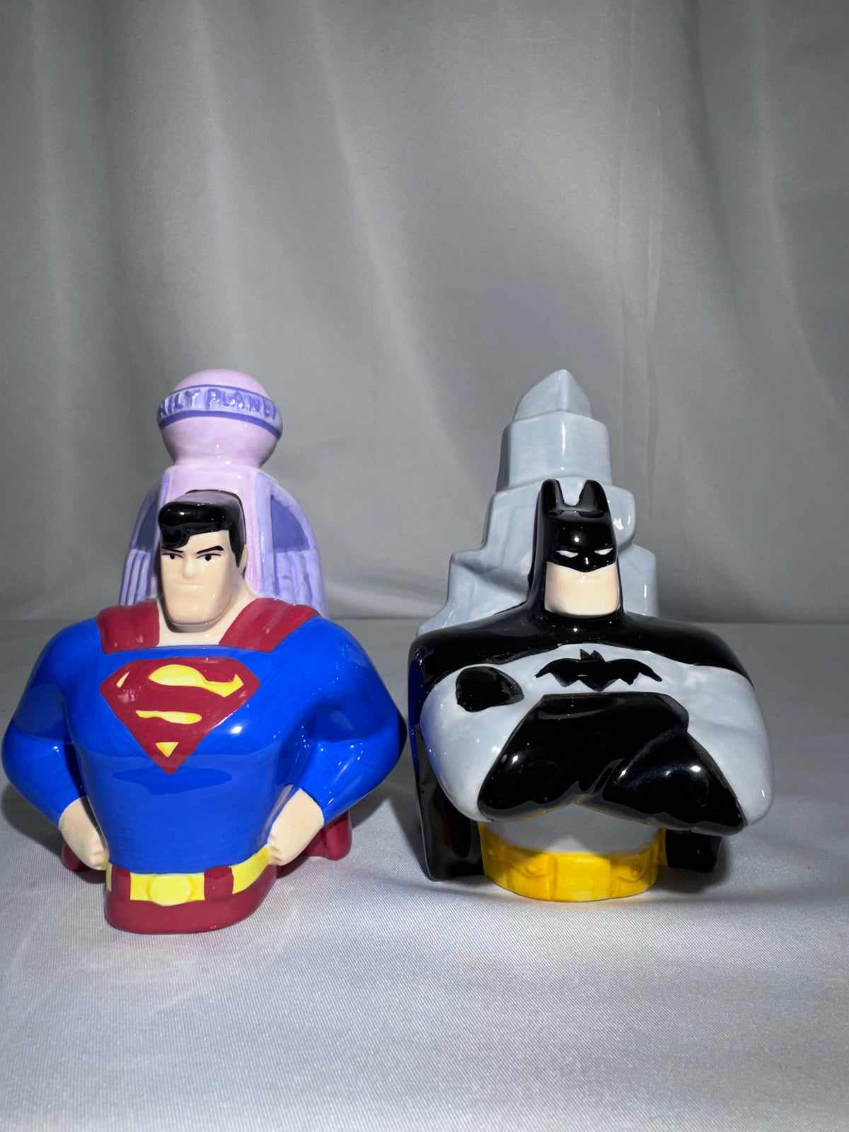 1999 DC Comics Batman & Superman Back-to-Back Salt & Pepper Shakers – Warner Bros. Studio Store