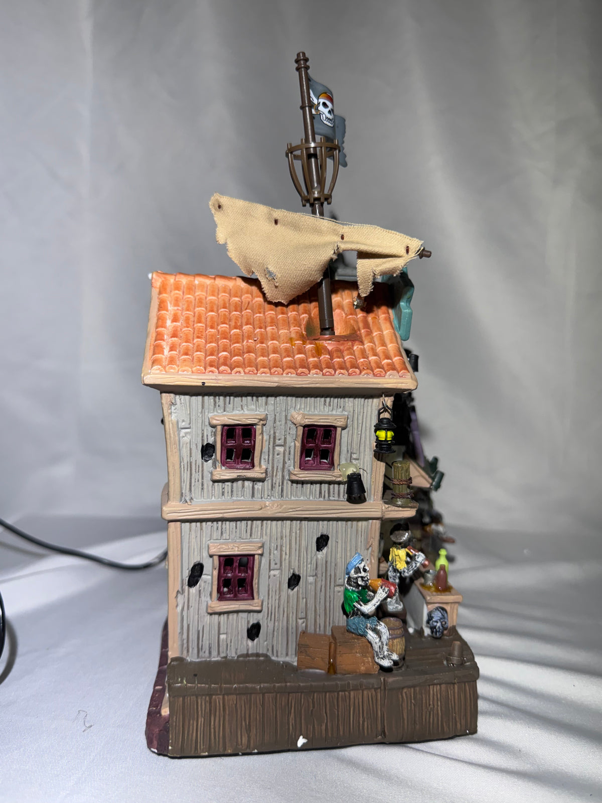 Lemax Spooky Town Pirates Pub & Grub #85666 – Retired Halloween Village – Original Box