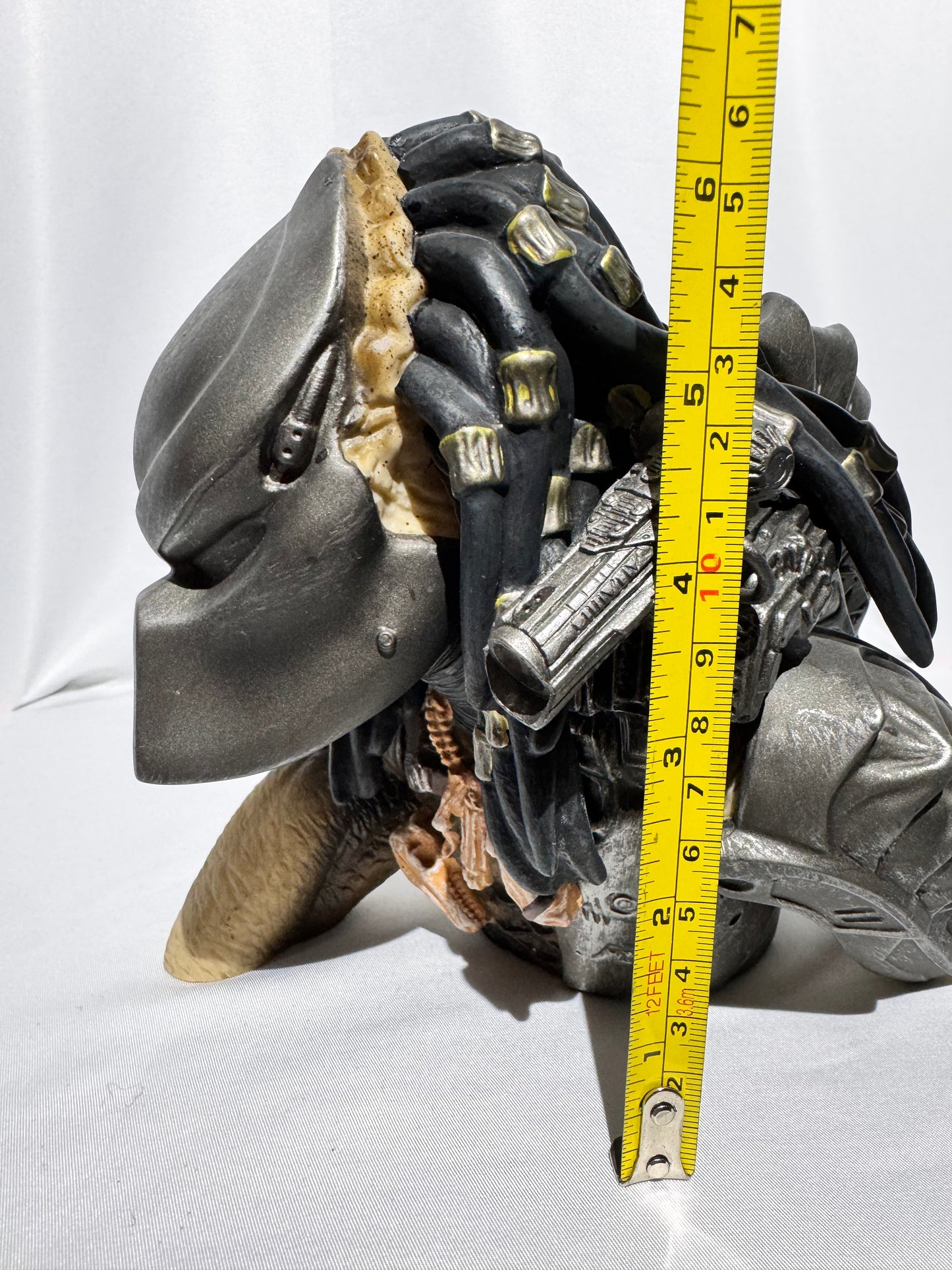 Masked Predator Bust Bank – Diamond Select Toys (2016)