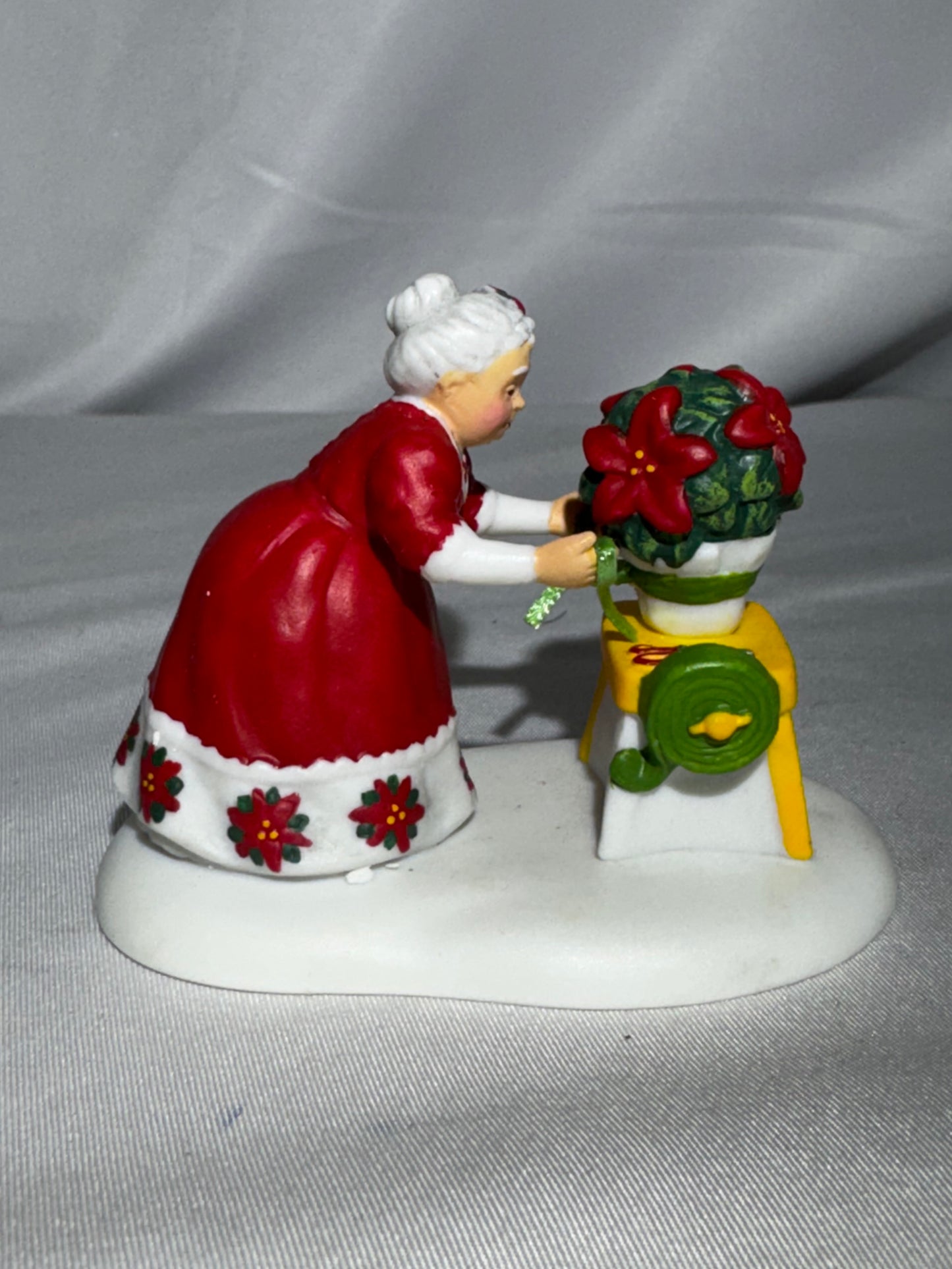 Department 56 Mrs. Claus’ Perfect Poinsettias #56.57212 North Pole Retired