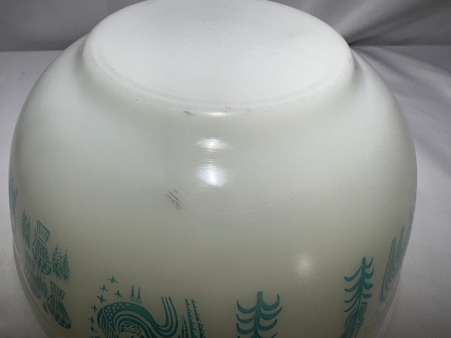 Rare Vintage Pyrex 403 Amish Butterprint Mixing Bowl – Reverse Pattern lady on the left– Turquoise on White