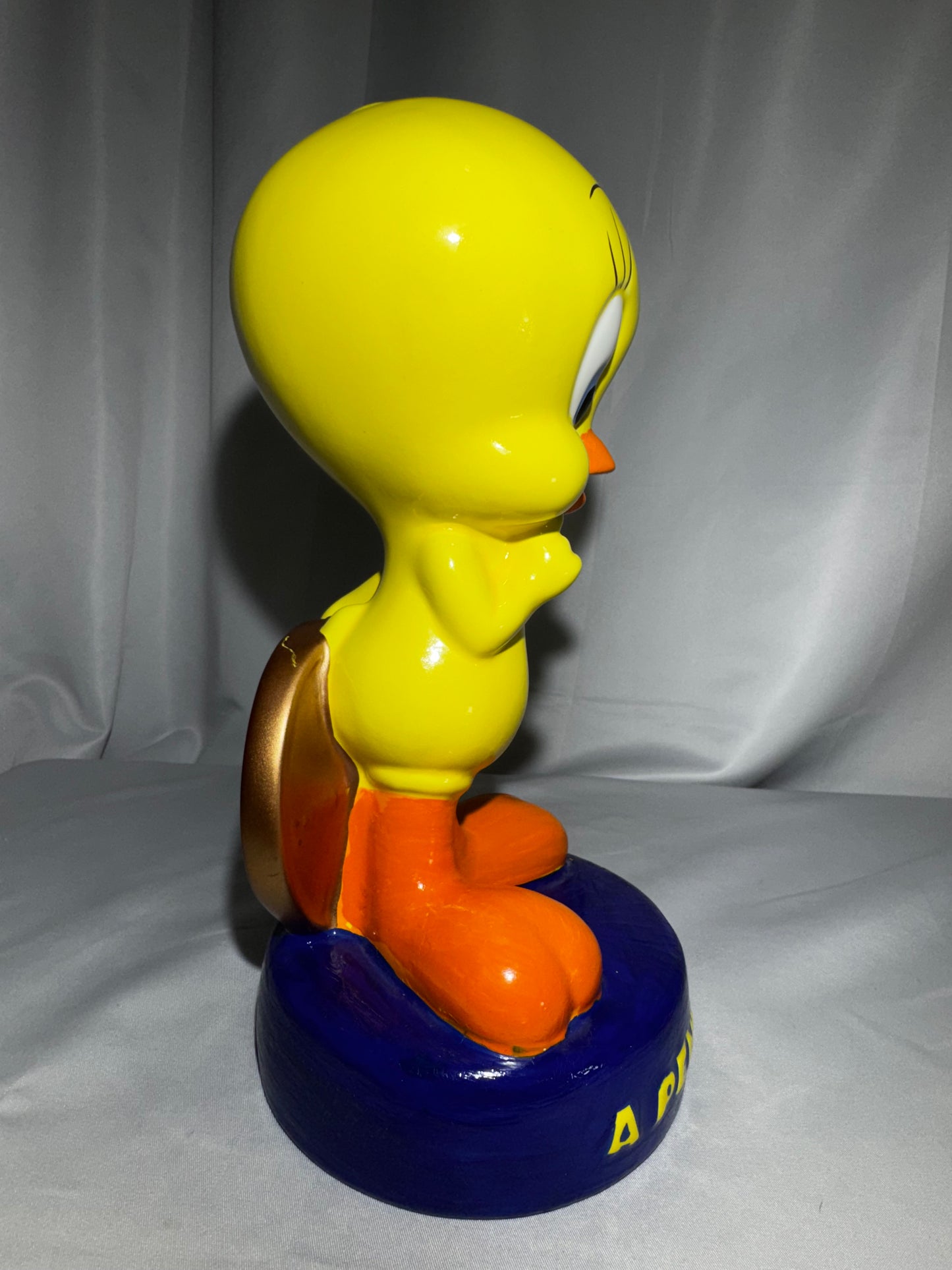 1997 Warner Bros Studio Store Tweety Bird Ceramic Piggy Bank “A Penny Saved” 10.5”