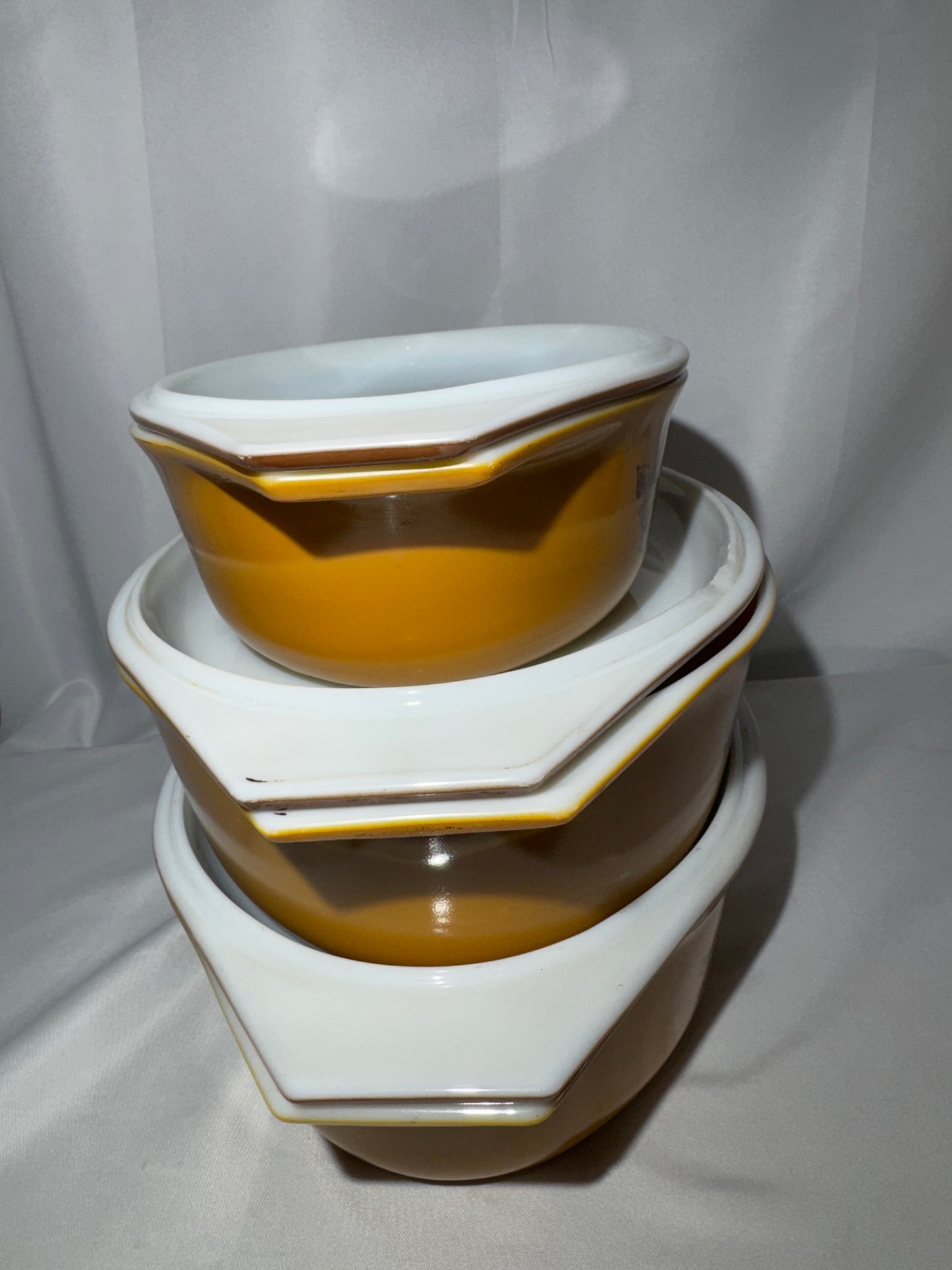 Vintage Pyrex Old Orchard Casserole Dish Set of 3 w/ Lids 1.5 Qt & 2.5 Qt Brown Fruit