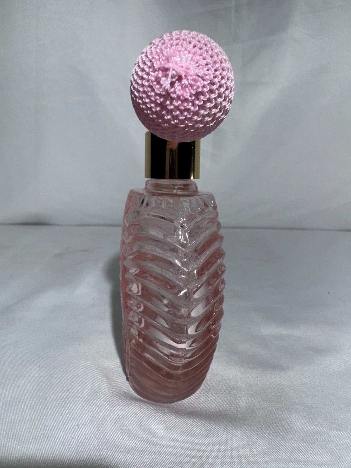 Vintage Pink Glass Perfume Atomizer Bottle Ribbed Faceted Design Gold Tone Sprayer