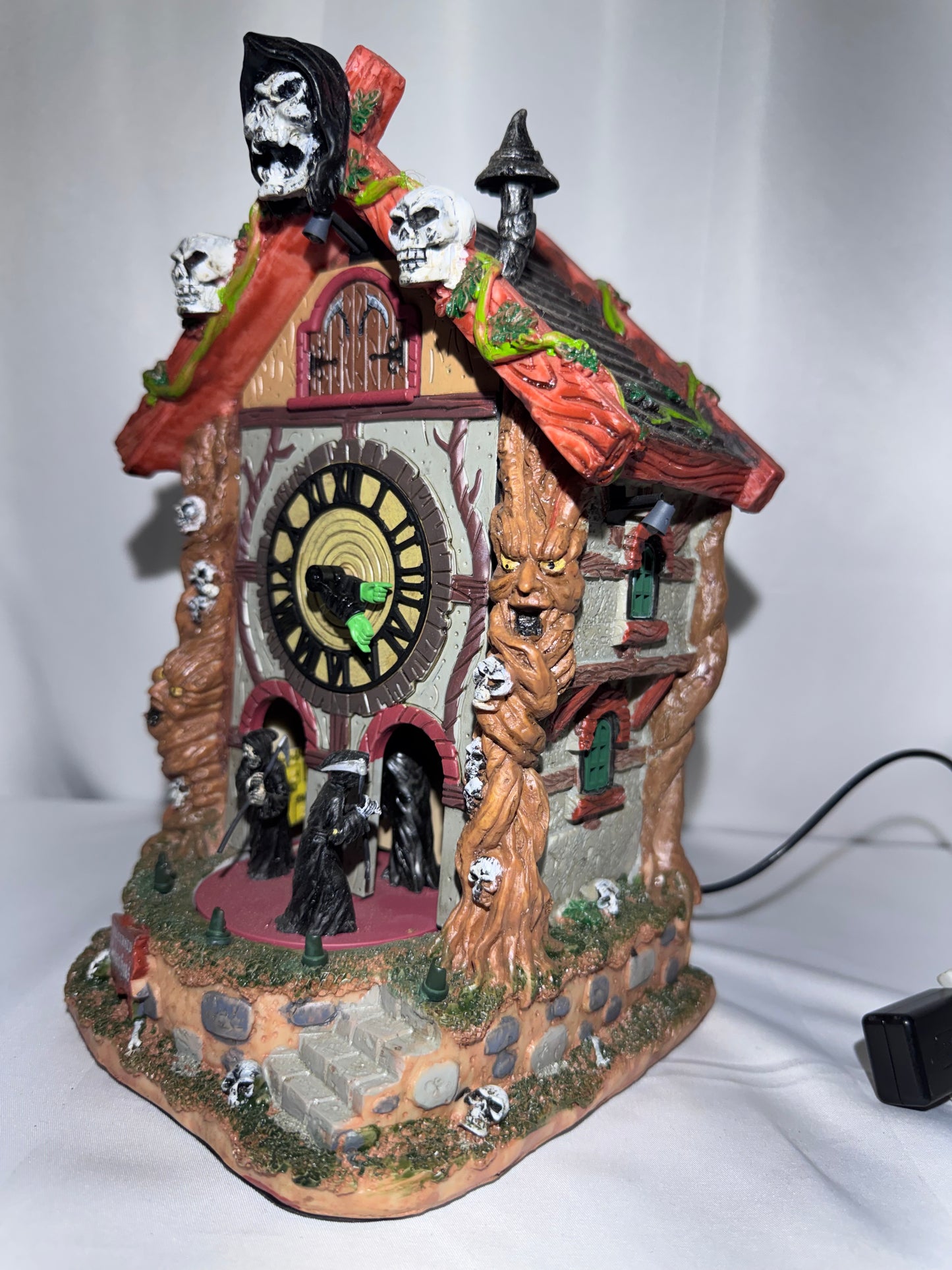 Lemax Spooky Town The Cursed Cuckoo Haus #95454 — 2019 — Animated & Lighted
