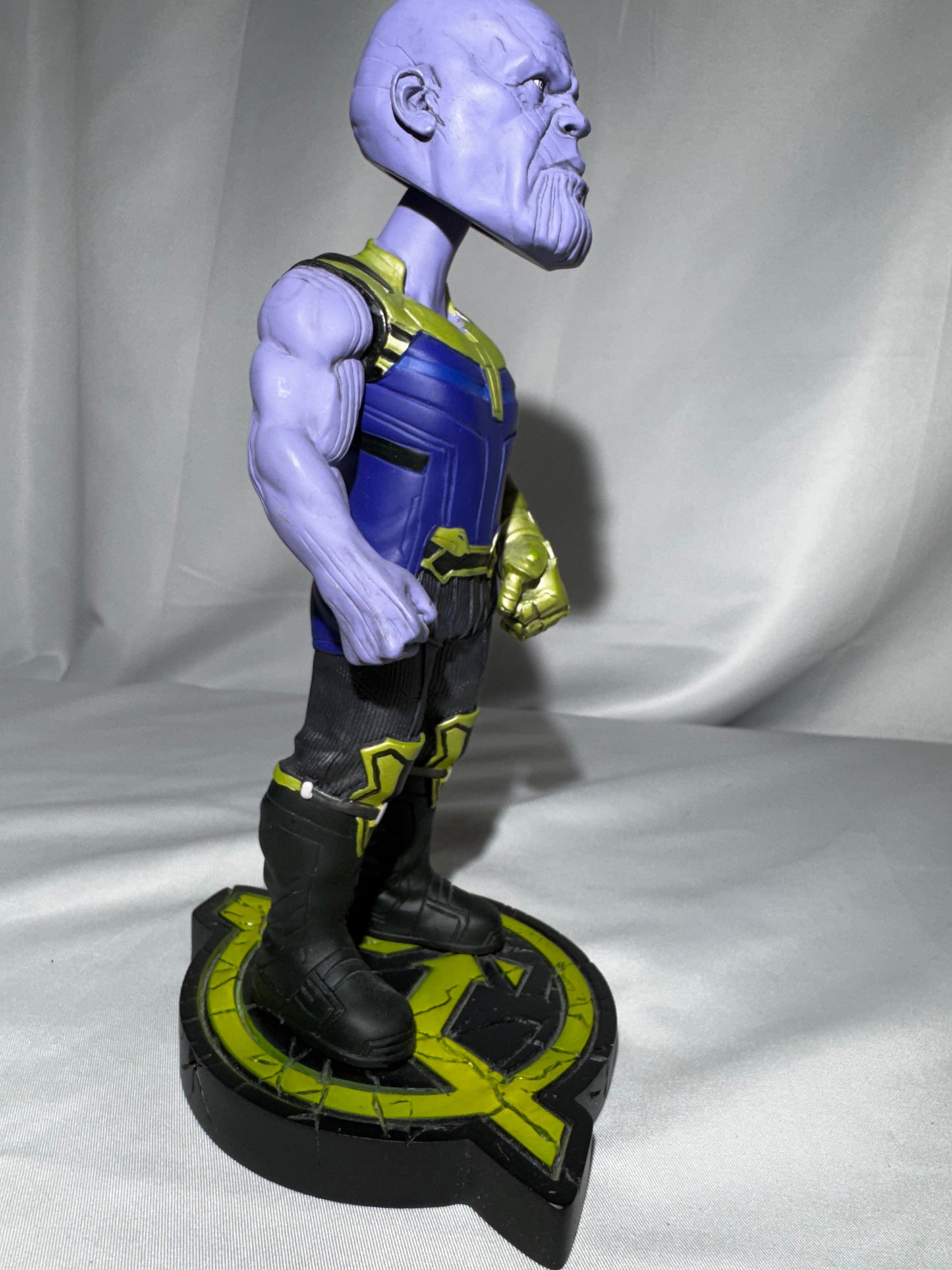 NECA Thanos Head Knocker Avengers Infinity War Resin Bobblehead Figure 8”