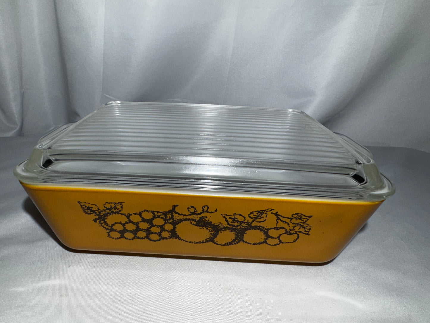 Vintage Pyrex Old Orchard #503 1.5 Qt Casserole Refrigerator Dish w/ Glass Lid Butterscotch