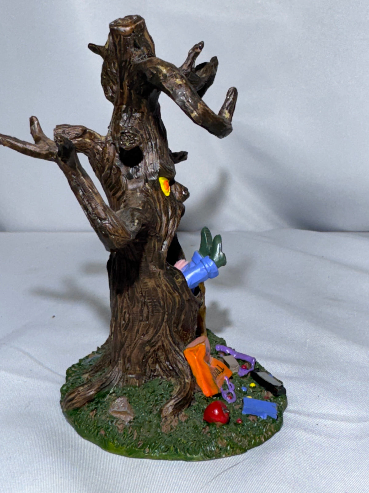 Lemax Spooky Town “Trick or Treater-Eating Tree” #53510 — 2005 Retired