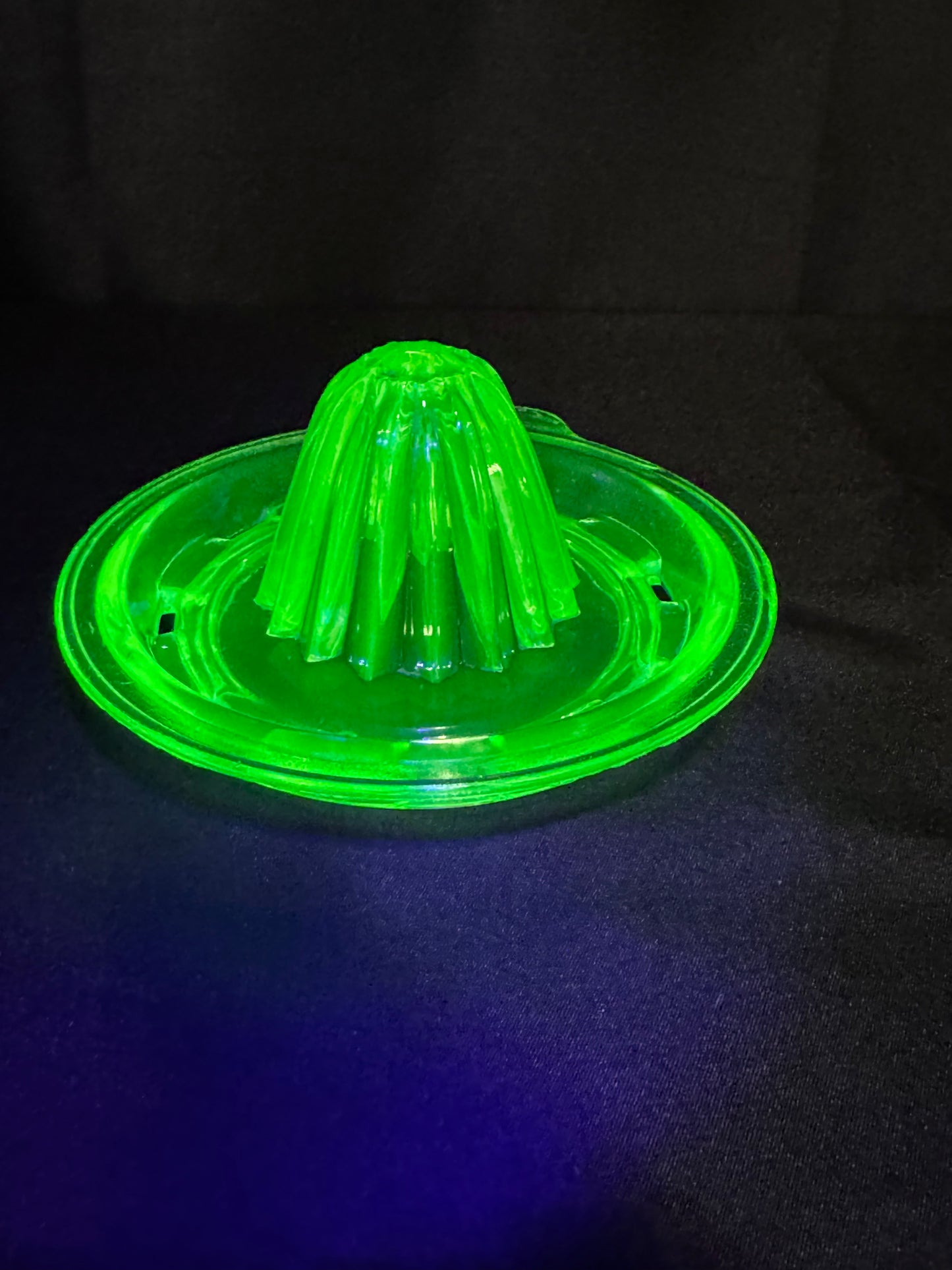 Vintage Uranium Glass Citrus Reamer Juicer Green Depression Glass 5.5” UV Reactive