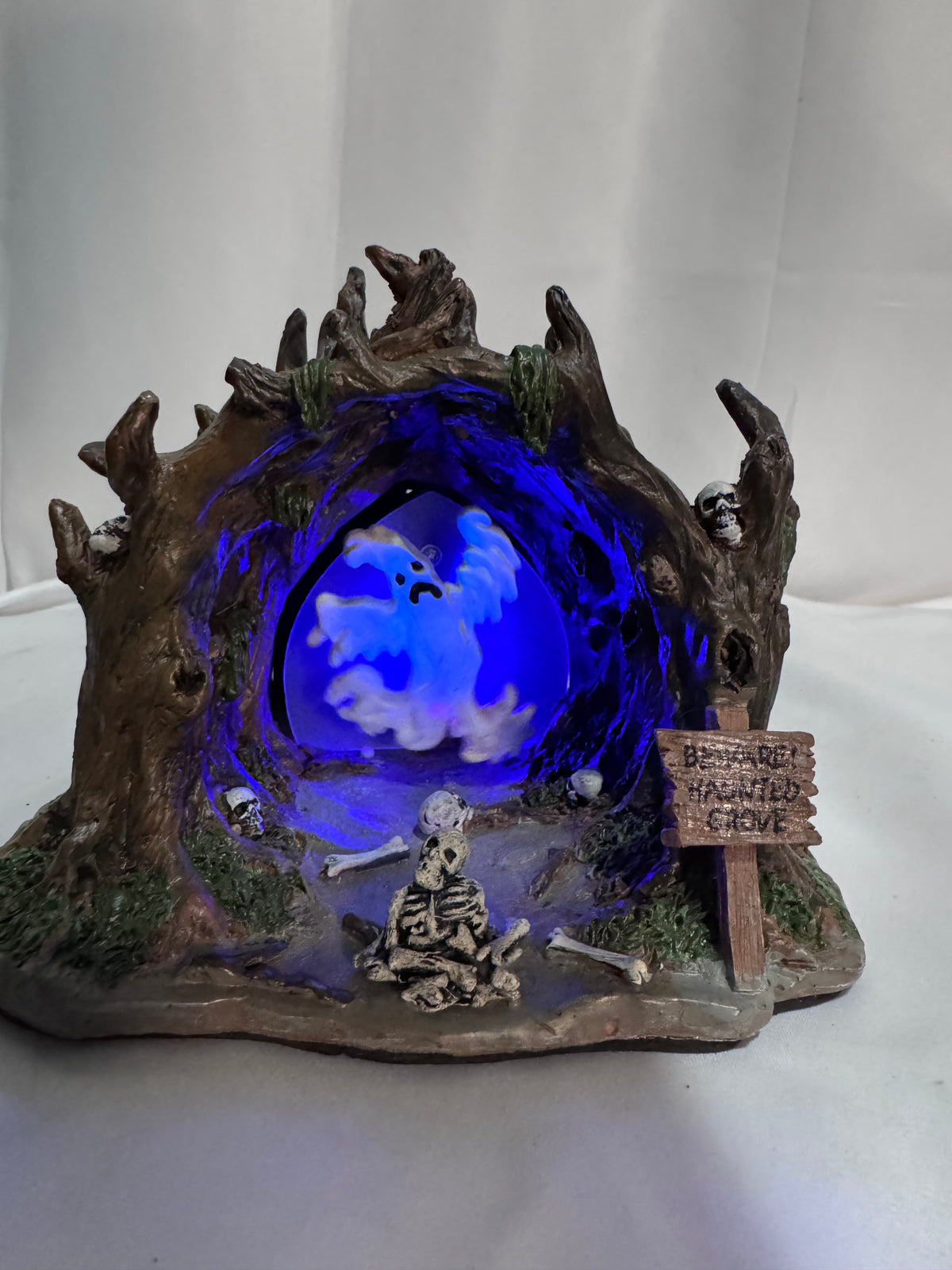 Lemax Spooky Town Haunted Grove #64423 – Lighted & Animated Halloween Table Accent