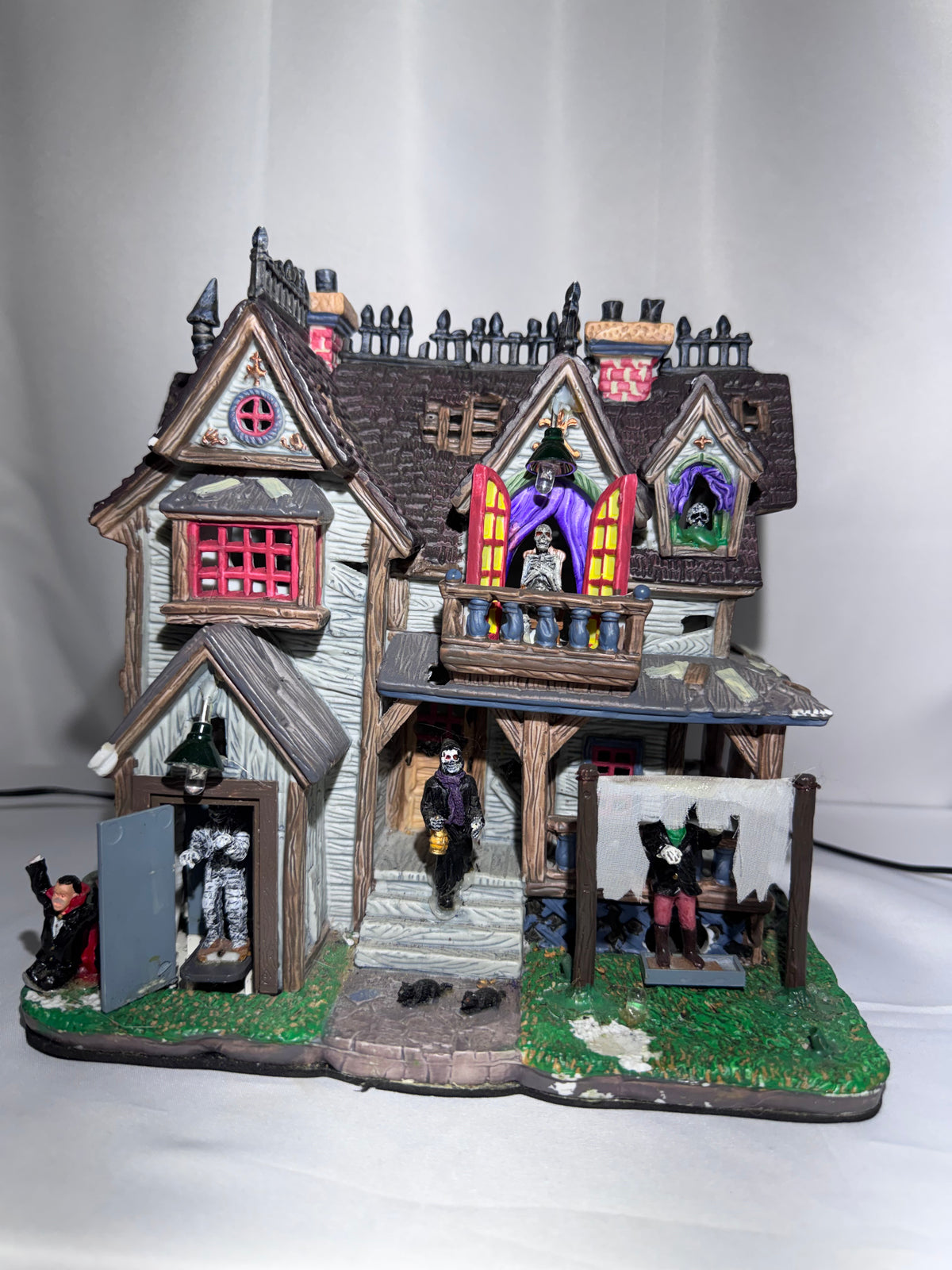 Lemax Spooky Town Boogiemen’s Hangout #65438 — Retired 2006 Halloween Village