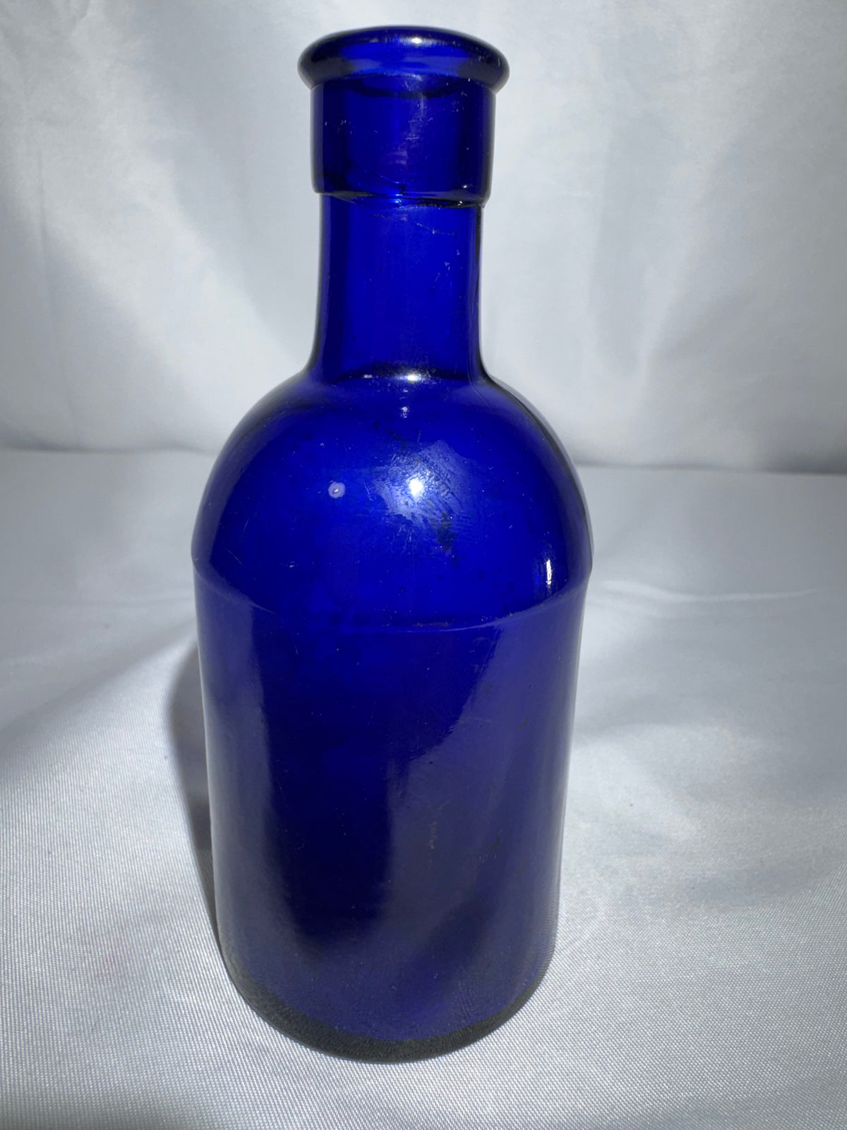 Vintage Cobalt Blue Glass Apothecary Medicine Bottle – Unmarked – 5 Inches Tall