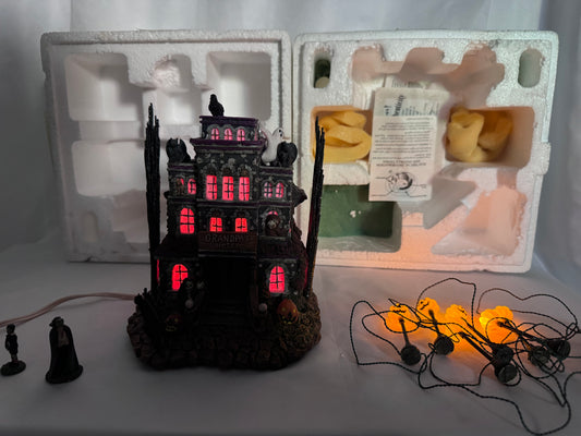 Hawthorne Village The Munsters Halloween Village – Grandpa’s Touch of Transylvania Hotel – 2004