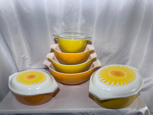 Vintage Pyrex Daisy Sunflower Mixing Bowls & Covered Casserole Dishes – 1970s – Set of 9 Pieces
