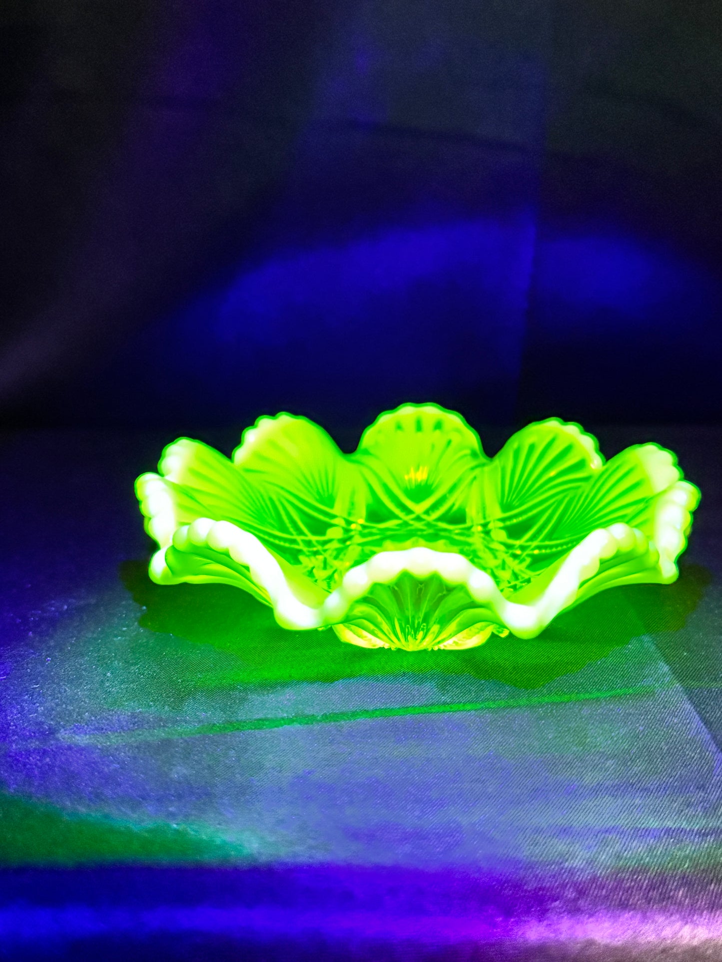 Uranium Davidson Primrose Pearline Glass 6”Bowl – EAPG